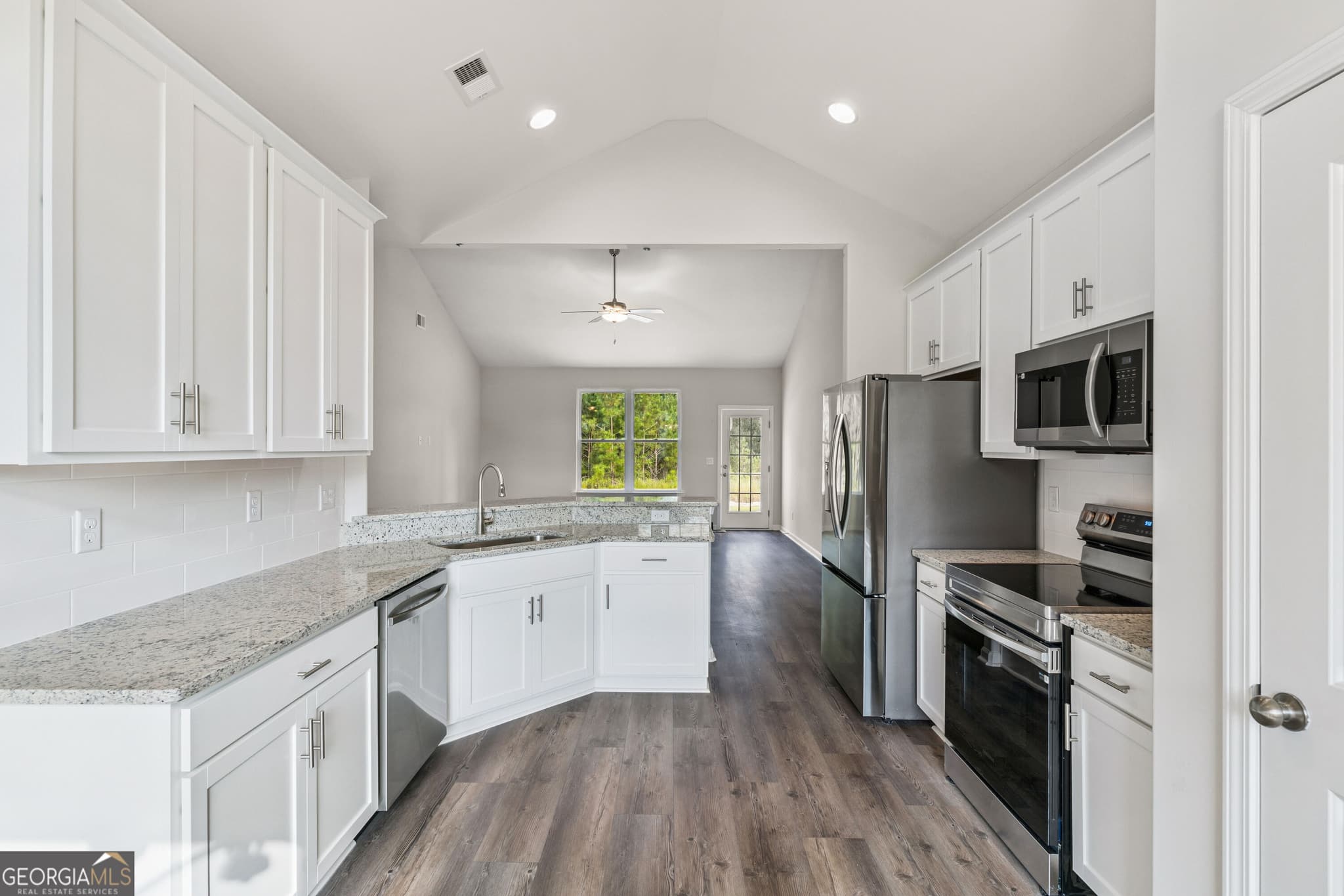 4 bedroom, 2 bathroom, 2,008 sq ft single family residence for sale at 425 Northshore Drive, Kingsland, GA 31548 — photo 9