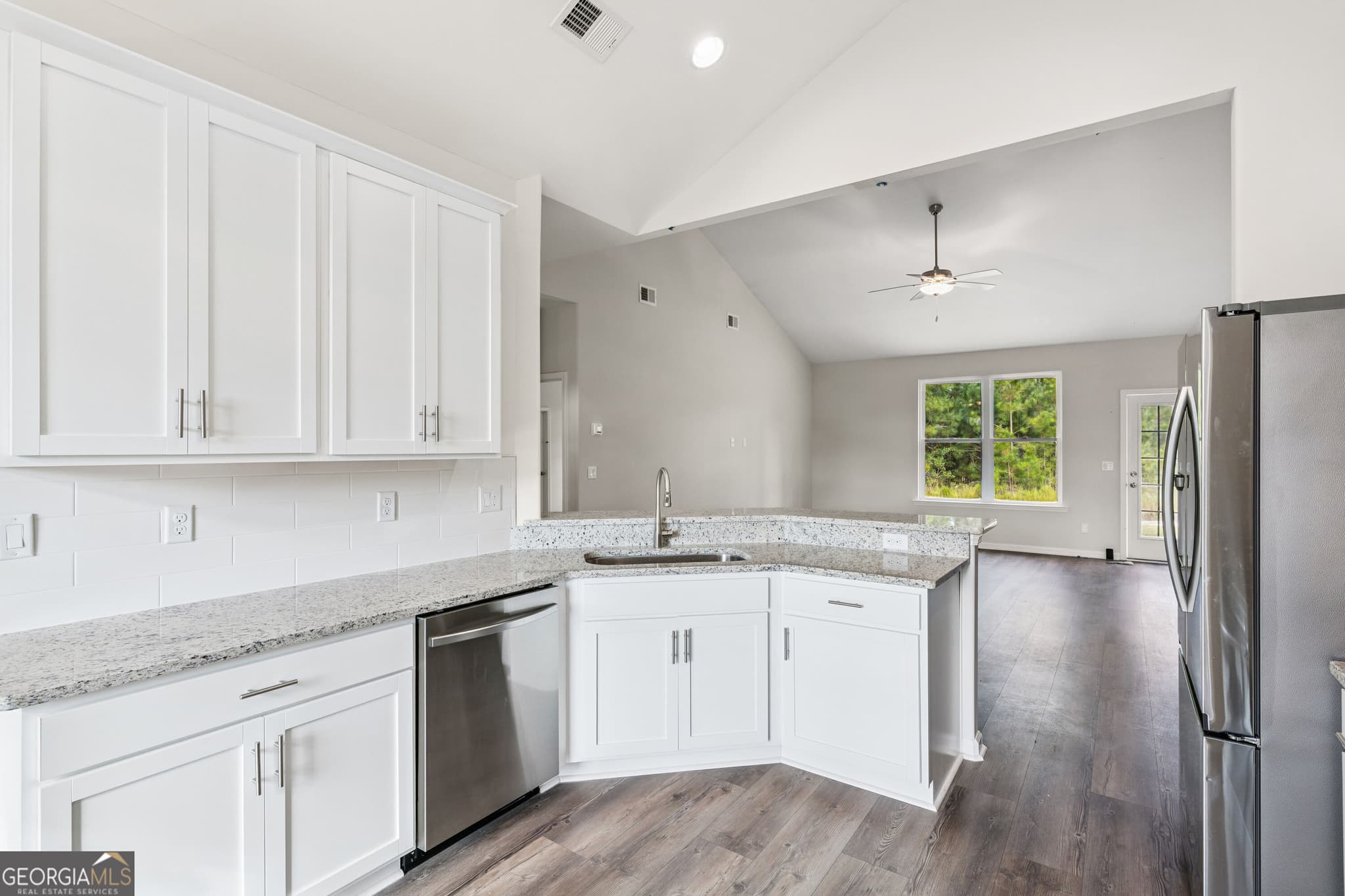 4 bedroom, 2 bathroom, 2,008 sq ft single family residence for sale at 425 Northshore Drive, Kingsland, GA 31548 — photo 8