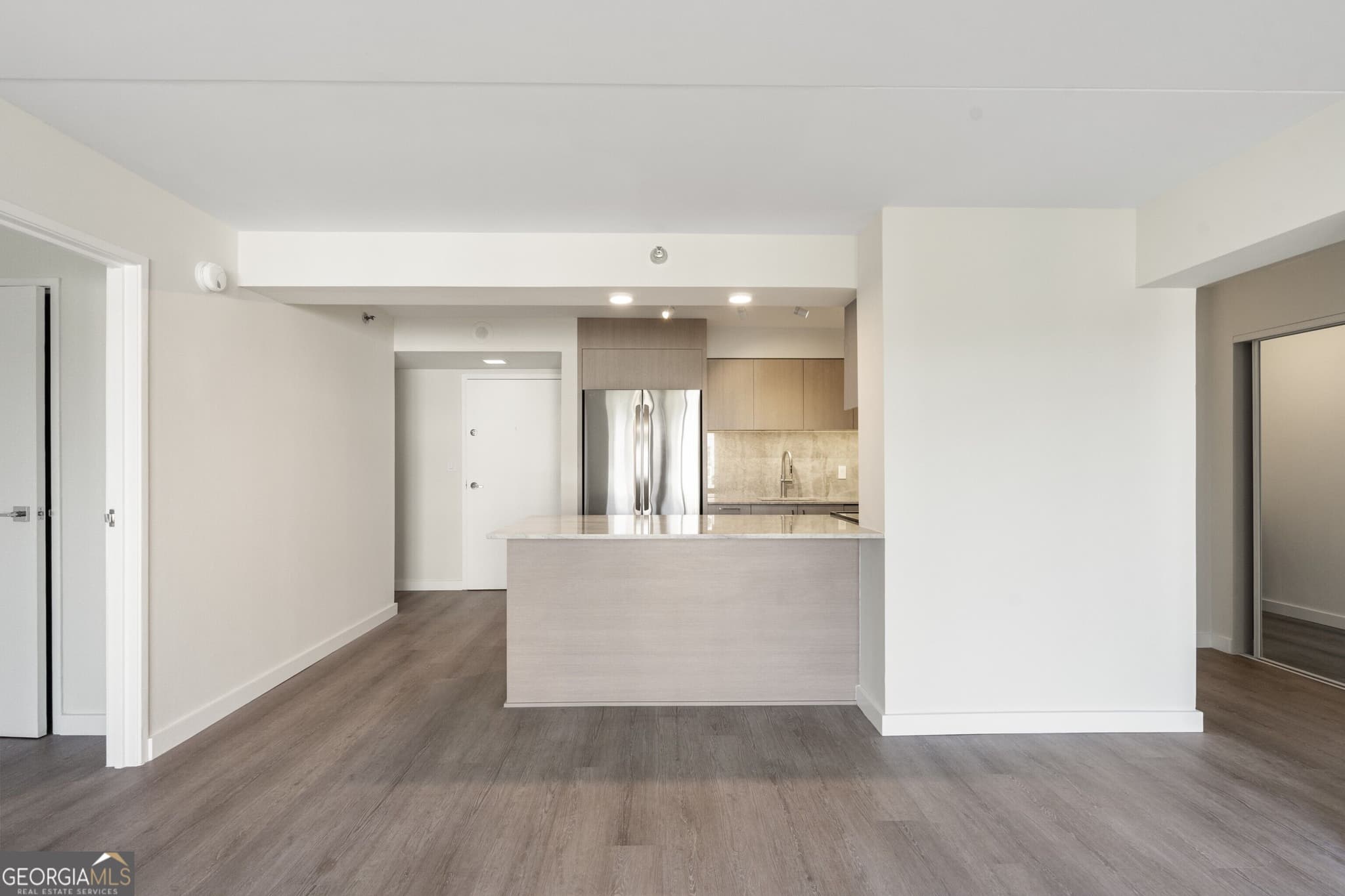 2 bedroom, 2 bathroom, 1,100 sq ft condominium for sale at 2460 Peachtree Road 903, Atlanta, GA 30305 — photo 7