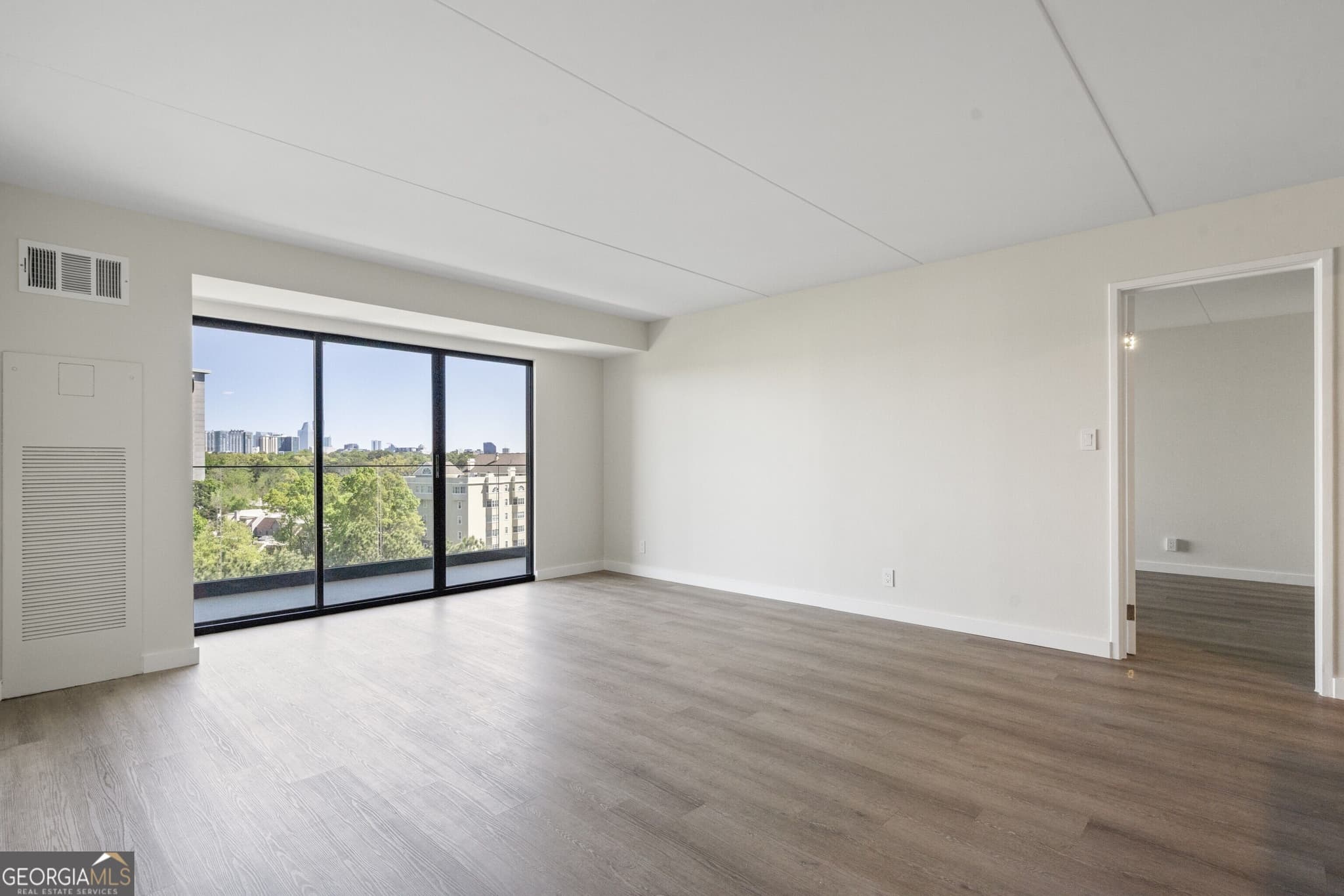 2 bedroom, 2 bathroom, 1,100 sq ft condominium for sale at 2460 Peachtree Road 903, Atlanta, GA 30305 — photo 9