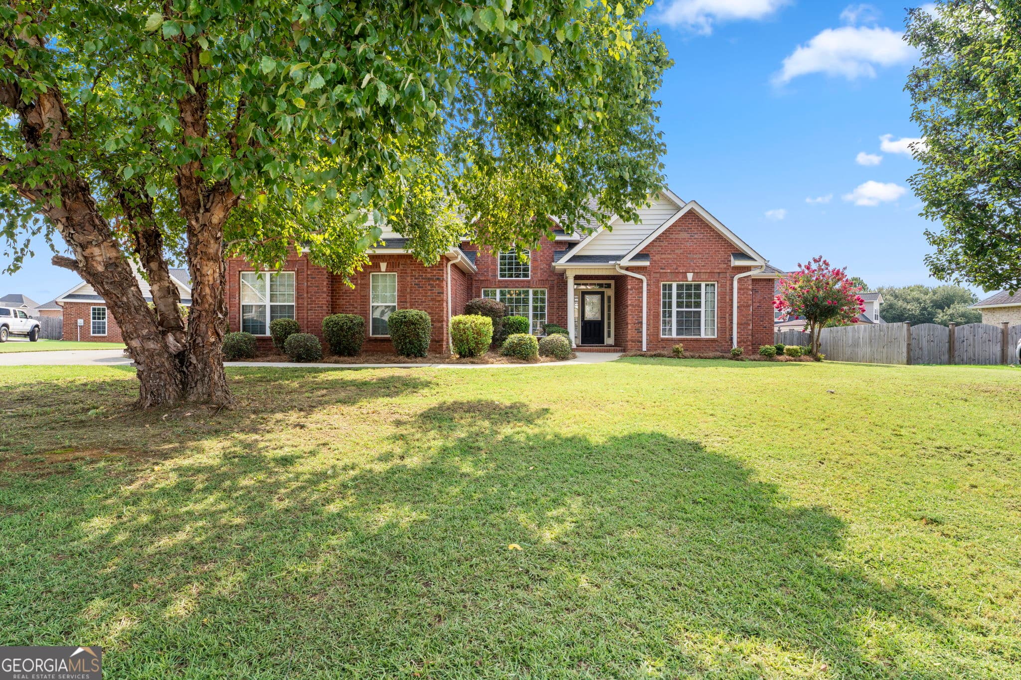 4 bedroom, 3 bathroom, 2,374 sq ft single family residence for sale at 102 Rosemary Court, Warner Robins, GA 31088 — photo 2
