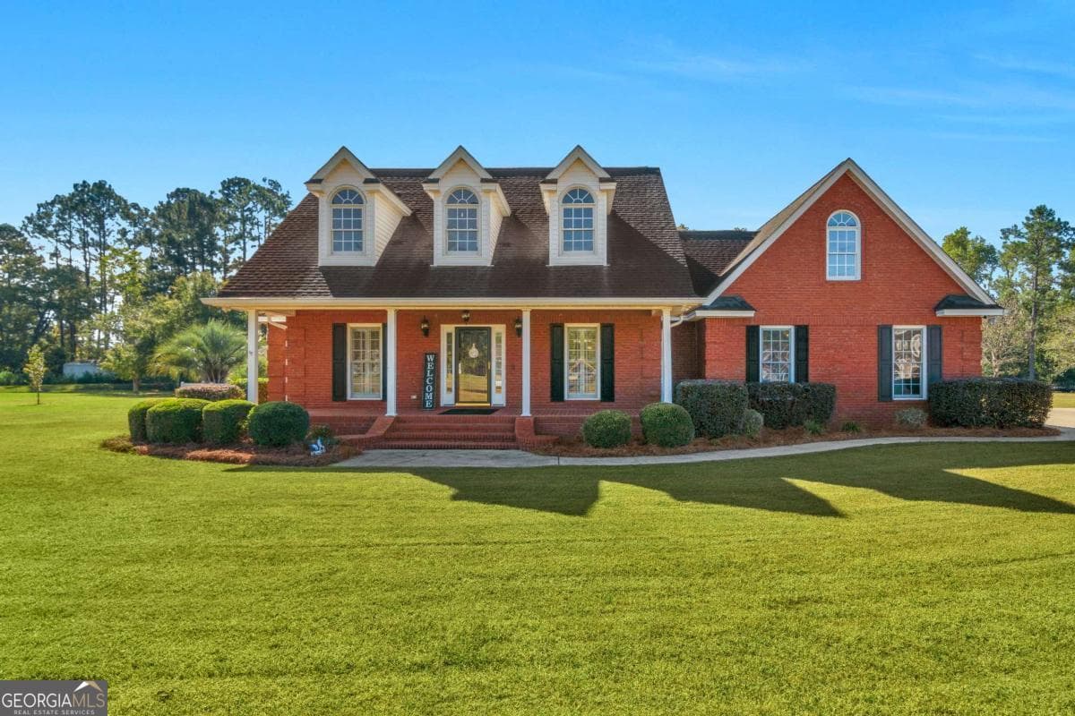 3 bedroom, 2 bathroom, 2,177 sq ft single family residence sold at 3306 Katie Drive, Blackshear, GA 31516