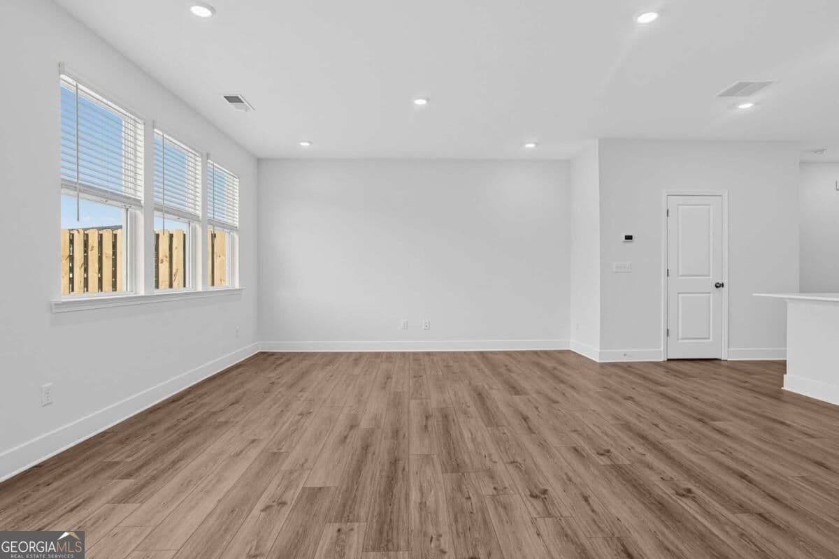 3 bedroom, 2.5 bathroom, 1,846 sq ft townhouse for sale at 104 Rope Mill Court 2, Holly Springs, GA 30115 — photo 6