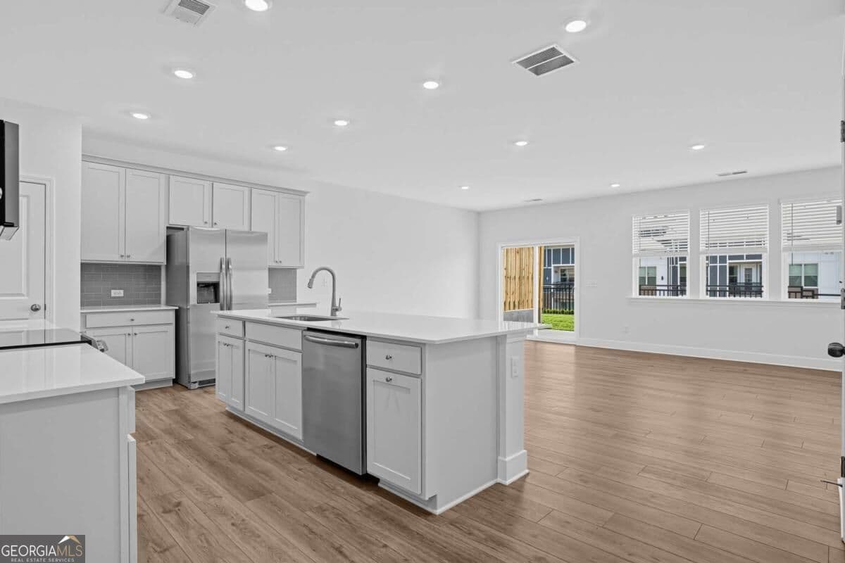3 bedroom, 2.5 bathroom, 1,846 sq ft townhouse for sale at 104 Rope Mill Court 2, Holly Springs, GA 30115 — photo 7