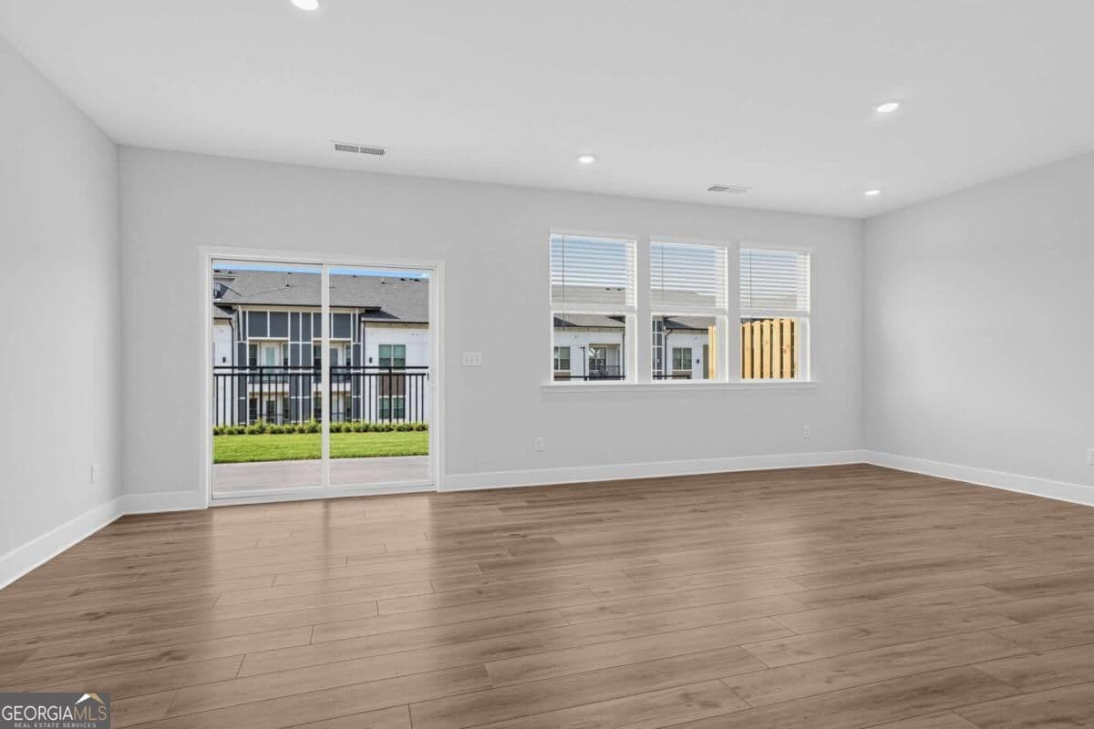 3 bedroom, 2.5 bathroom, 1,846 sq ft townhouse for sale at 104 Rope Mill Court 2, Holly Springs, GA 30115 — photo 5