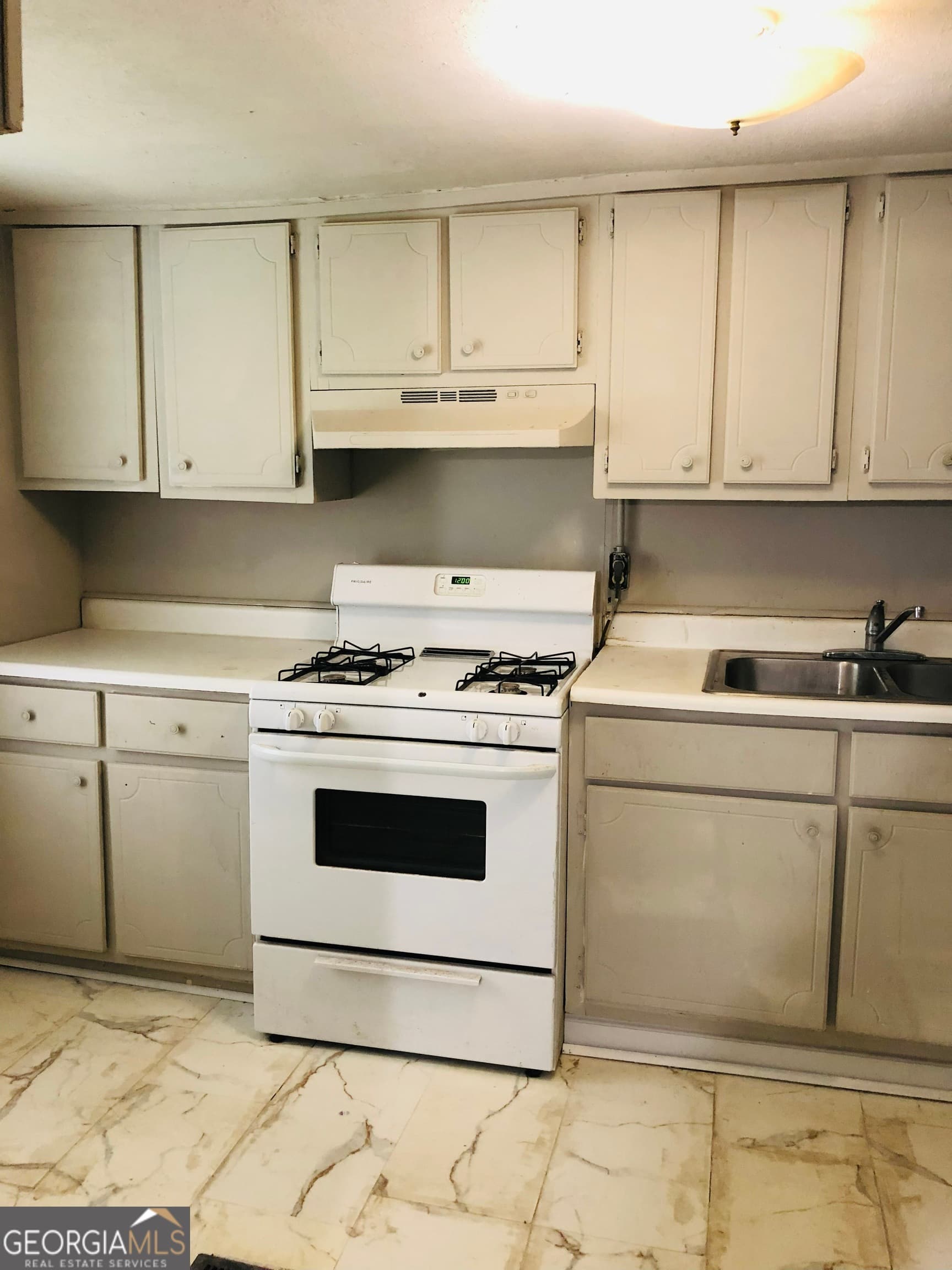 4 bedroom, 2 bathroom, 2,028 sq ft single family residence for sale at 1151 Boone Street, Macon, GA 31217 — photo 6