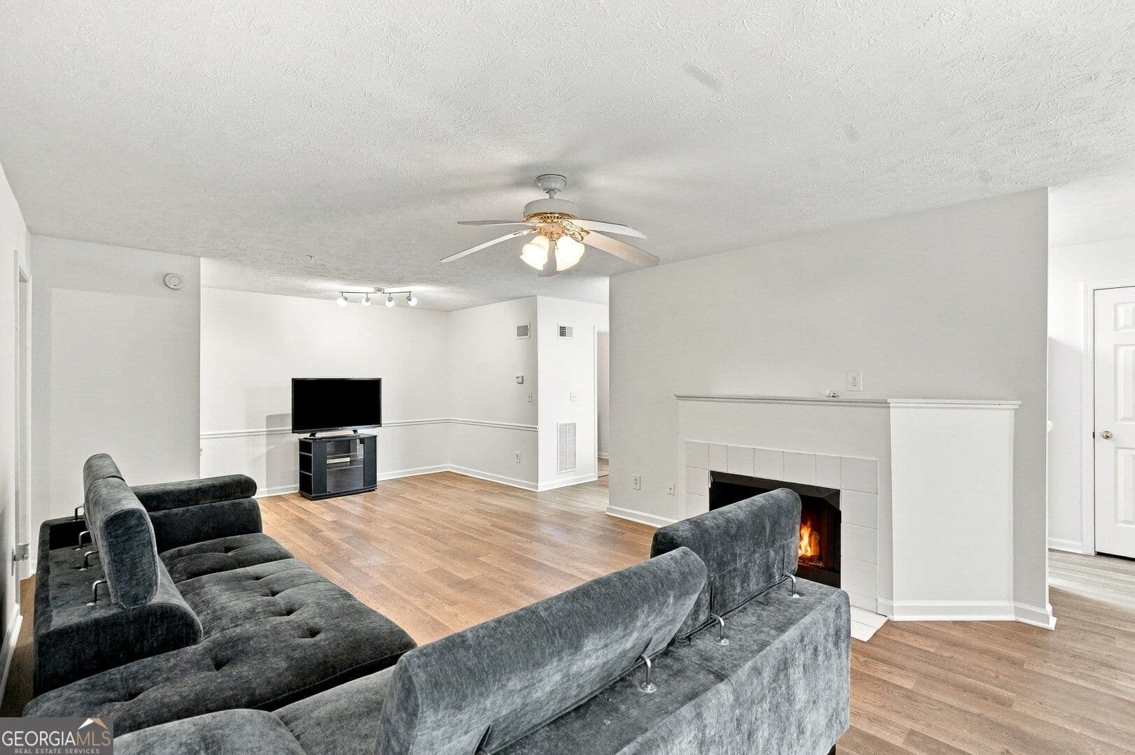 2 bedroom, 2 bathroom, 1,254 sq ft condominium for sale at 305 Streamside Drive, Roswell, GA 30076 — photo 7