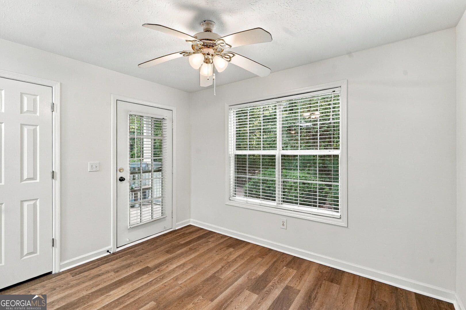 2 bedroom, 2 bathroom, 1,254 sq ft condominium for sale at 305 Streamside Drive, Roswell, GA 30076 — photo 5