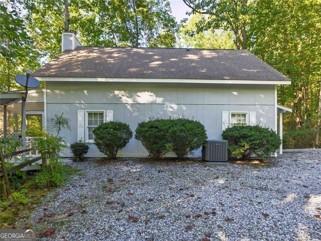 3 bedroom, 2 bathroom, 1,500 sq ft single family residence for sale at 202 Crystal Hills, Clarkesville, GA 30523 — photo 3