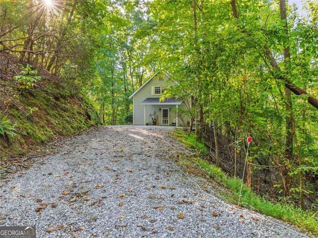 3 bedroom, 2 bathroom, 1,500 sq ft single family residence for sale at 202 Crystal Hills, Clarkesville, GA 30523 — photo 5