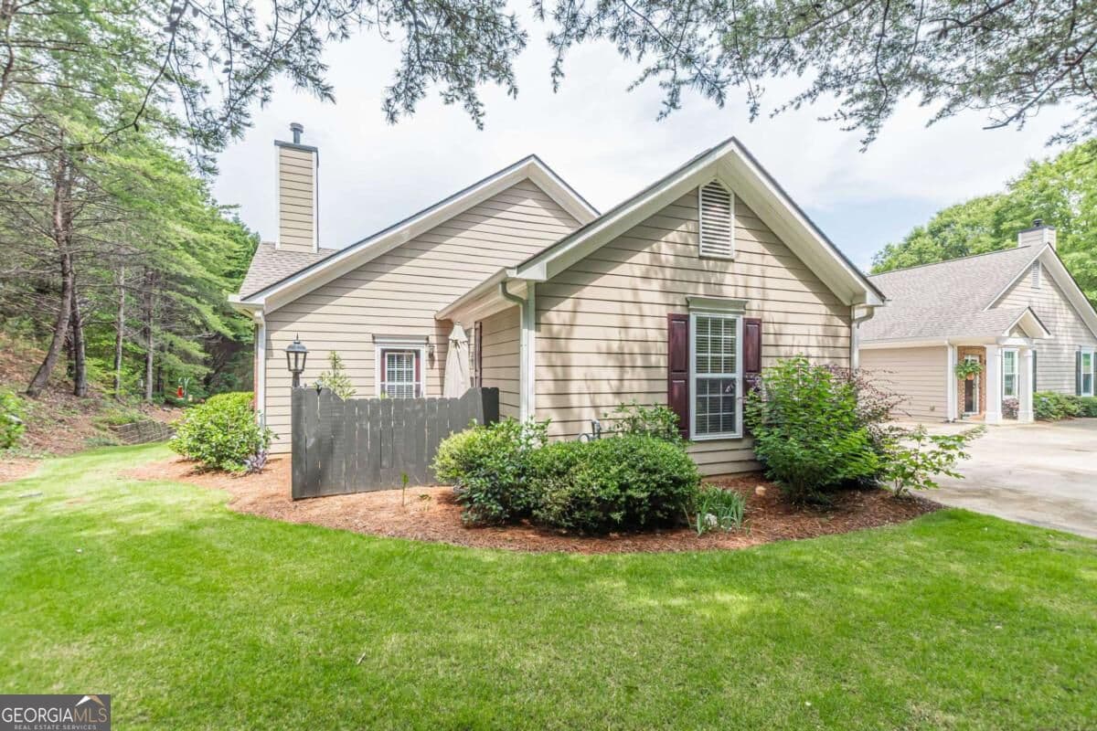 2 bedroom, 2 bathroom, 1,356 sq ft townhouse for sale at 1132 Camry Circle, Dallas, GA 30157 — photo 2