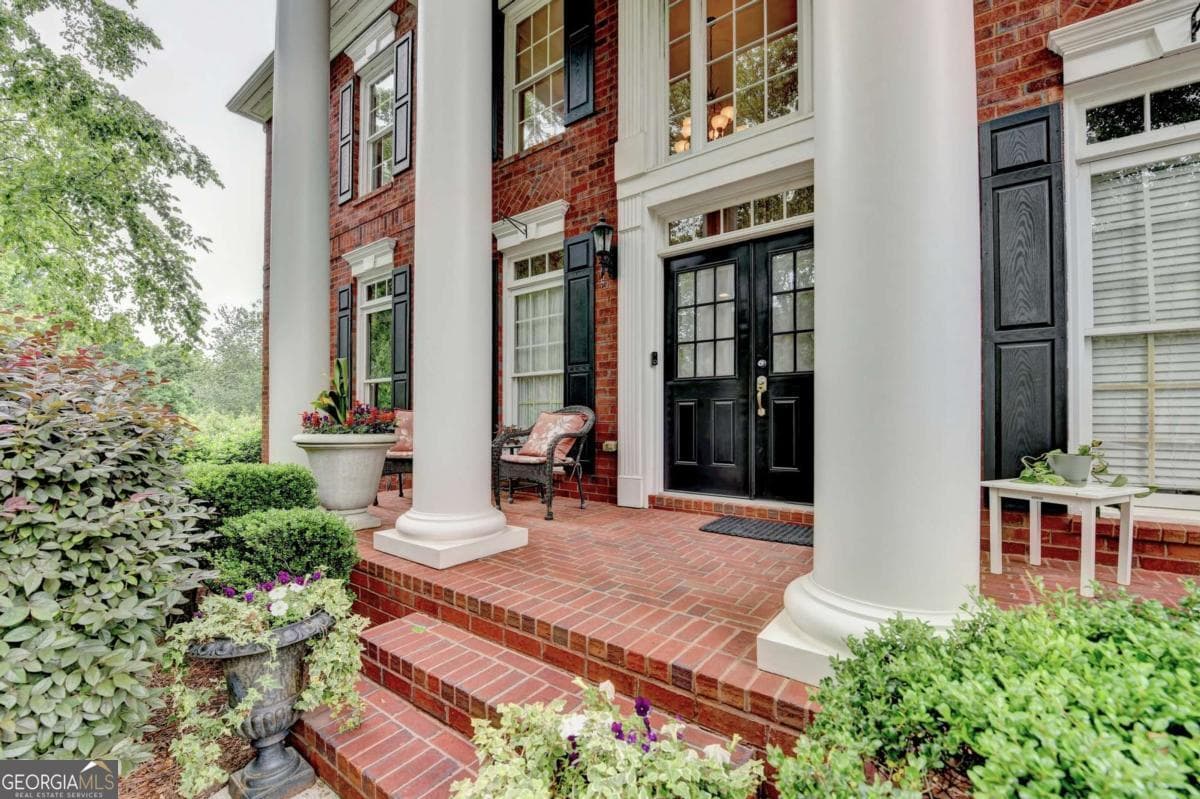 5 bedroom, 4.5 bathroom, 5,613 sq ft single family residence for sale at 5283 Whitehaven Park Lane, Smyrna, GA 30126 — photo 2