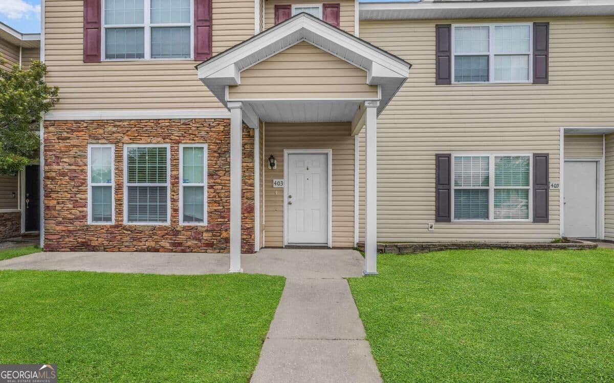 3 bedroom, 2.5 bathroom, 1,810 sq ft townhouse for sale at 403 Valdez Court, Hinesville, GA 31313 — photo 3