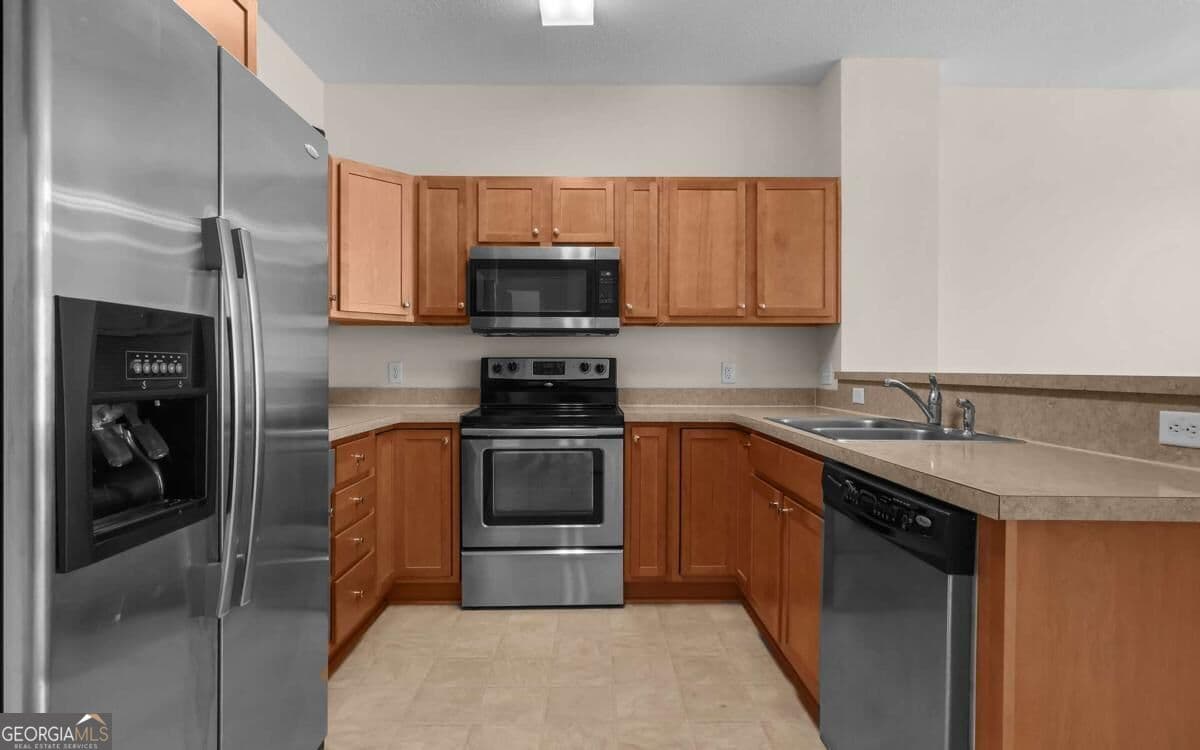3 bedroom, 2.5 bathroom, 1,810 sq ft townhouse for sale at 403 Valdez Court, Hinesville, GA 31313 — photo 10