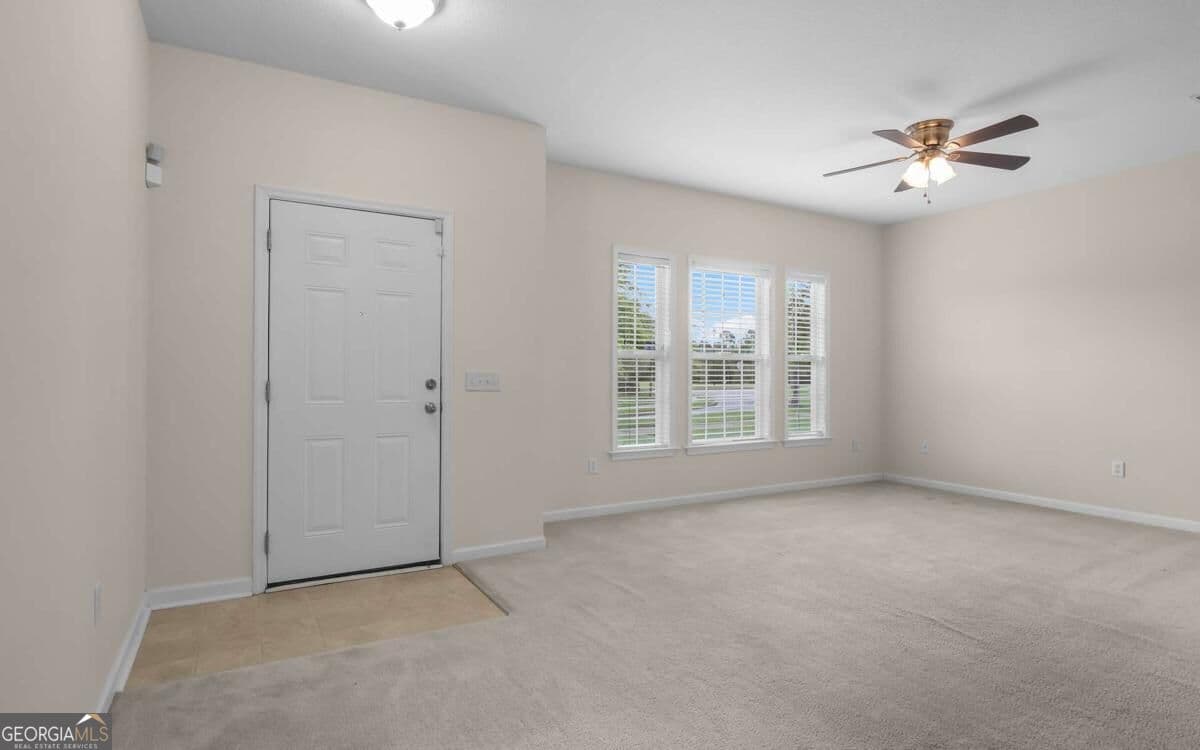 3 bedroom, 2.5 bathroom, 1,810 sq ft townhouse for sale at 403 Valdez Court, Hinesville, GA 31313 — photo 4