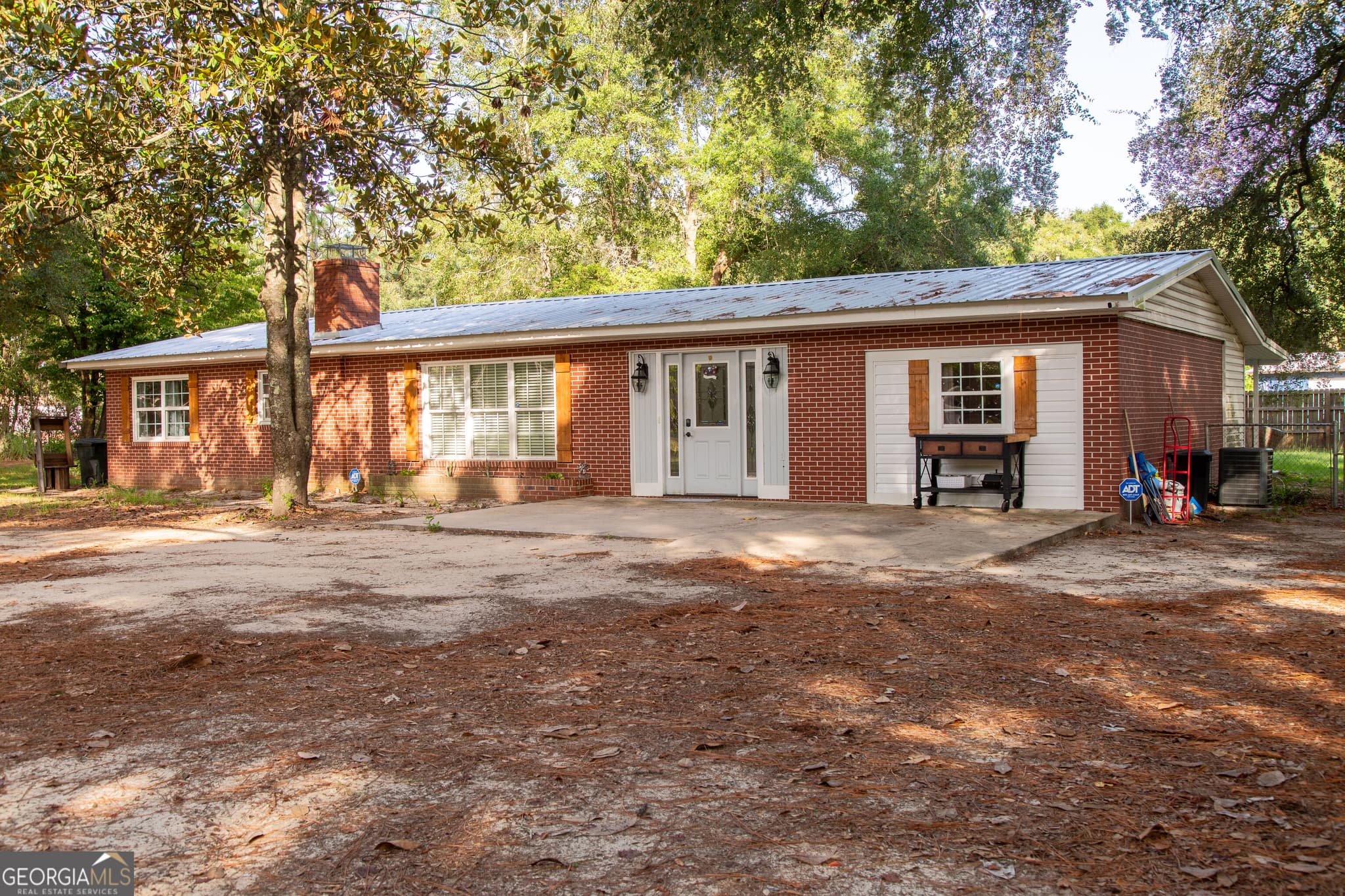 5 bedroom, 3 bathroom, 2,200 sq ft single family residence for sale at 1526 Rayonier Road, Jesup, GA 31545 — photo 2