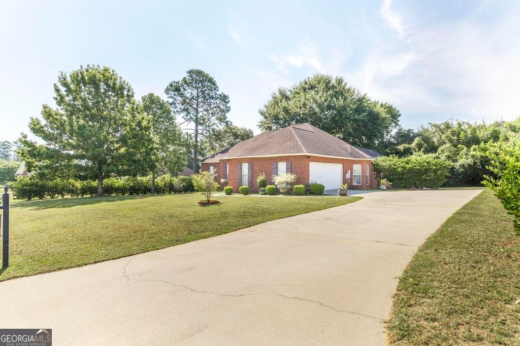 3 bedroom, 2 bathroom, 2,114 sq ft single family residence under contract at 201 Foxridge Drive, Dublin, GA 31021 — photo 2