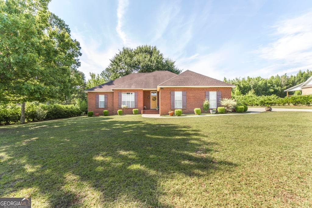 3 bedroom, 2 bathroom, 2,114 sq ft single family residence under contract at 201 Foxridge Drive, Dublin, GA 31021 — photo 3