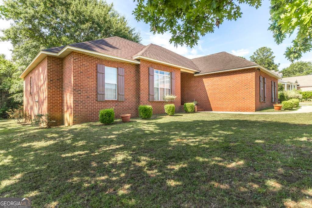 3 bedroom, 2 bathroom, 2,114 sq ft single family residence under contract at 201 Foxridge Drive, Dublin, GA 31021 — photo 4