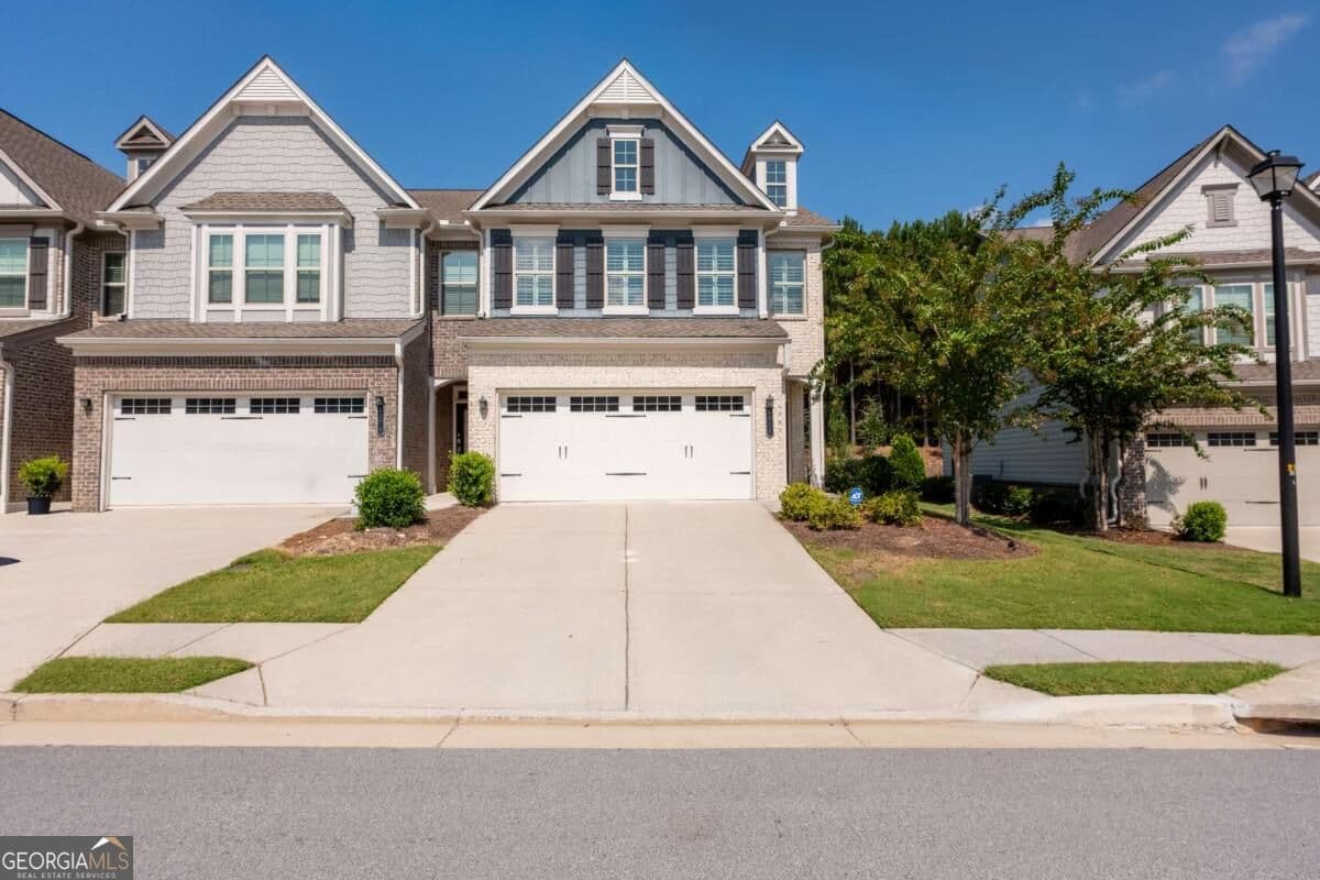 3 bedroom, 2.5 bathroom, 1,884 sq ft townhouse for sale at 6388 Lanier Harbor Landing, Buford, GA 30518 — photo 2