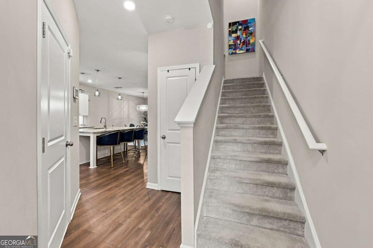 3 bedroom, 2.5 bathroom, 1,884 sq ft townhouse for sale at 6388 Lanier Harbor Landing, Buford, GA 30518 — photo 7