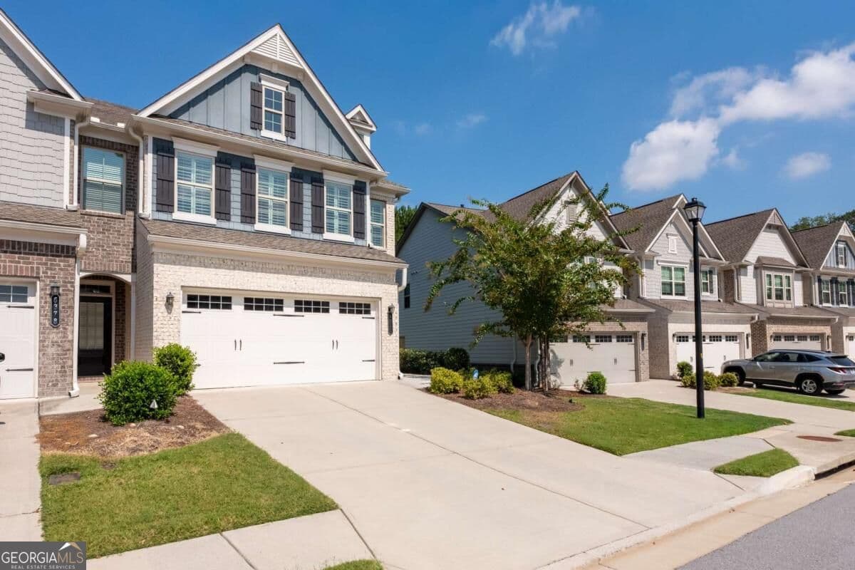 3 bedroom, 2.5 bathroom, 1,884 sq ft townhouse for sale at 6388 Lanier Harbor Landing, Buford, GA 30518 — photo 3