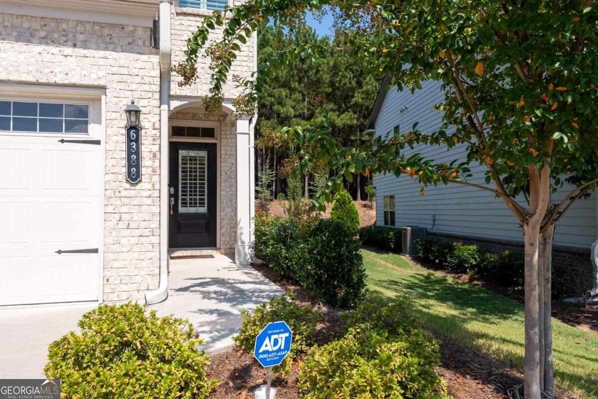 3 bedroom, 2.5 bathroom, 1,884 sq ft townhouse for sale at 6388 Lanier Harbor Landing, Buford, GA 30518 — photo 5
