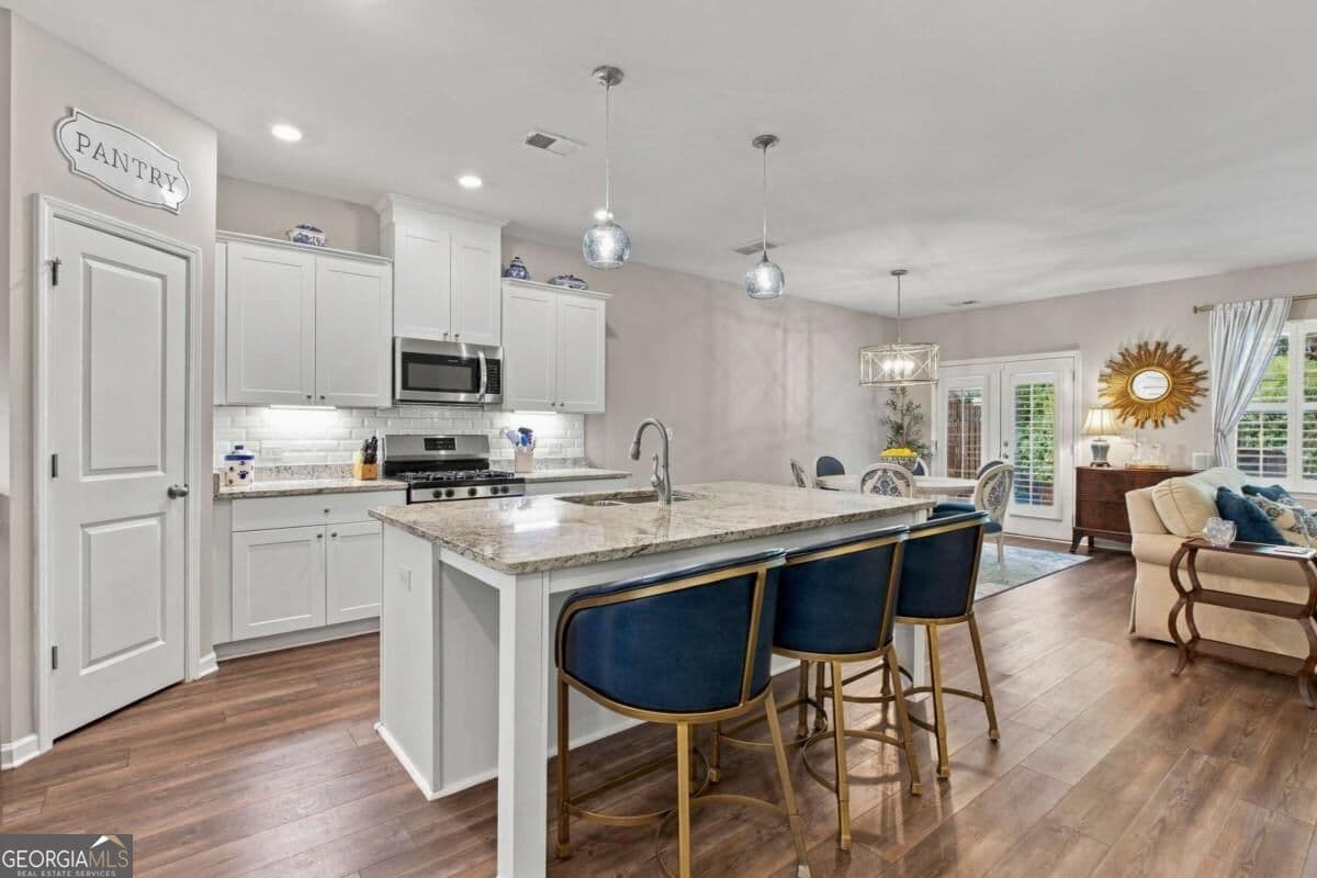 3 bedroom, 2.5 bathroom, 1,884 sq ft townhouse for sale at 6388 Lanier Harbor Landing, Buford, GA 30518 — photo 9