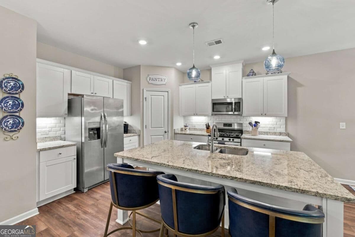 3 bedroom, 2.5 bathroom, 1,884 sq ft townhouse for sale at 6388 Lanier Harbor Landing, Buford, GA 30518 — photo 10