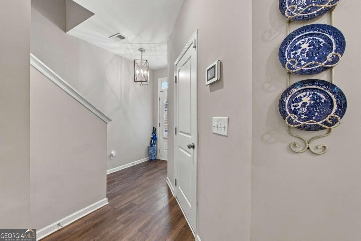 3 bedroom, 2.5 bathroom, 1,884 sq ft townhouse for sale at 6388 Lanier Harbor Landing, Buford, GA 30518 — photo 8