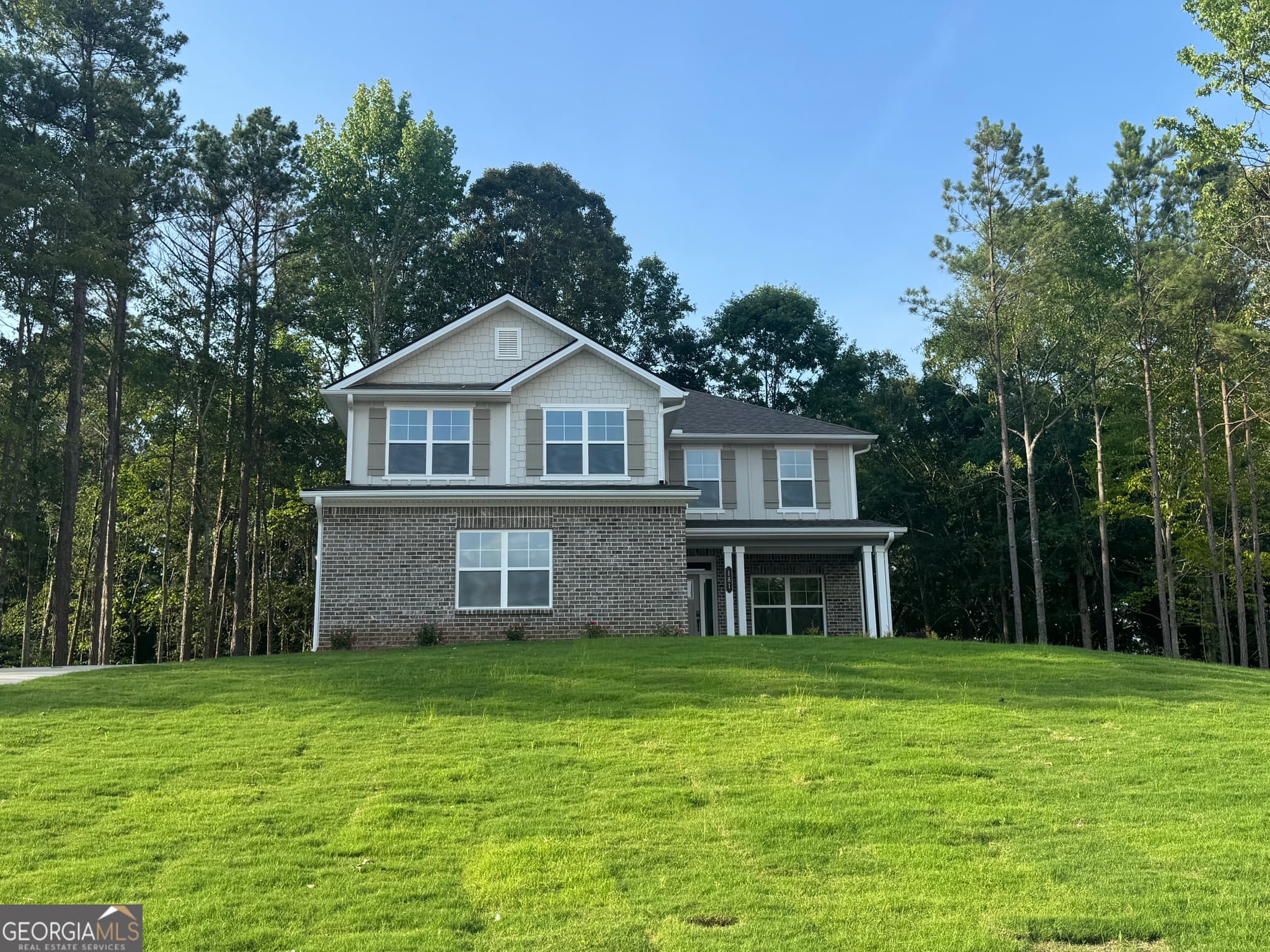 5 bedroom, 3.5 bathroom, 2,628 sq ft single family residence for sale at 181 Blackberry Court, Pendergrass, GA 30567 — photo 2