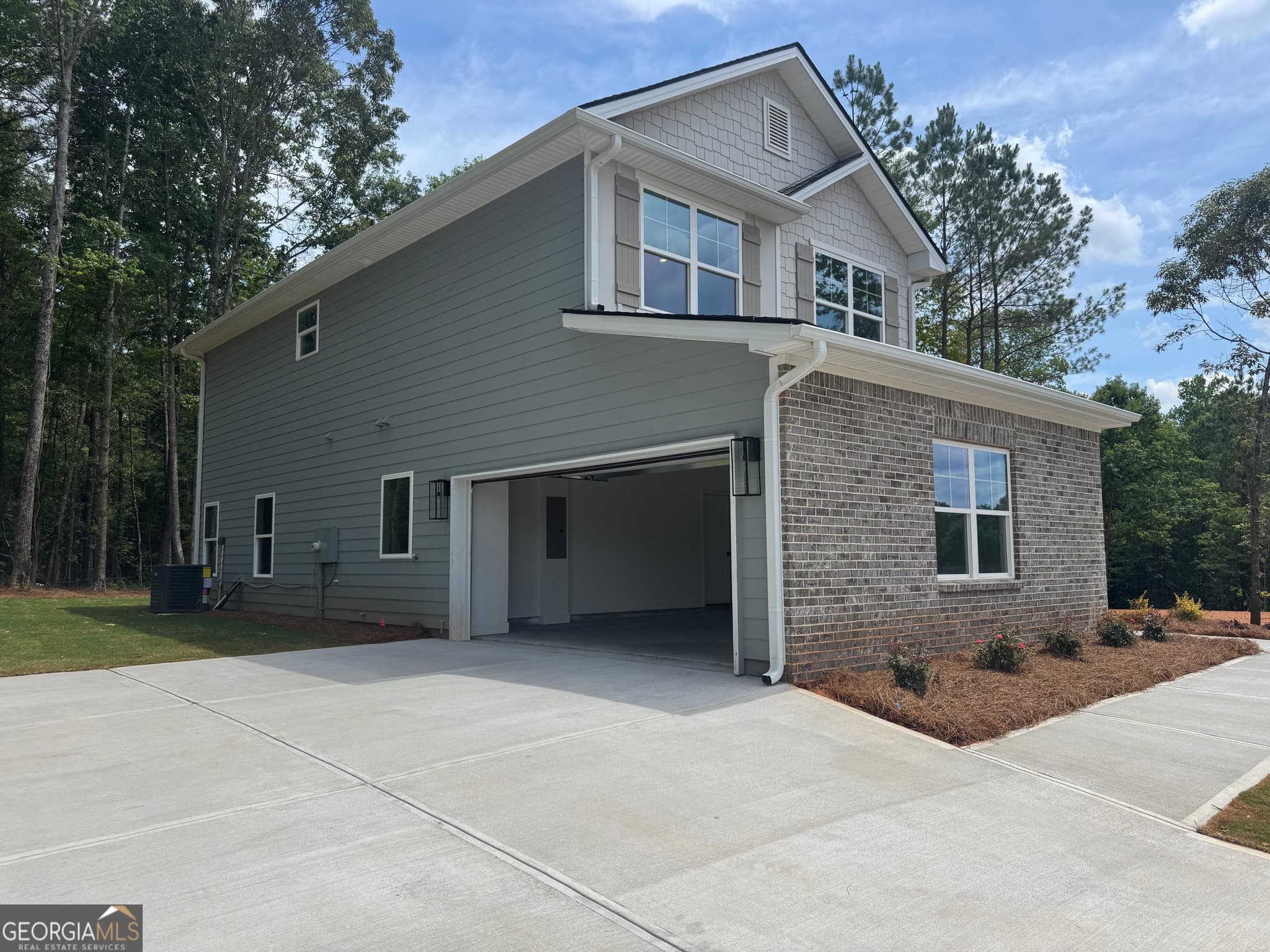 5 bedroom, 3.5 bathroom, 2,628 sq ft single family residence for sale at 181 Blackberry Court, Pendergrass, GA 30567 — photo 3
