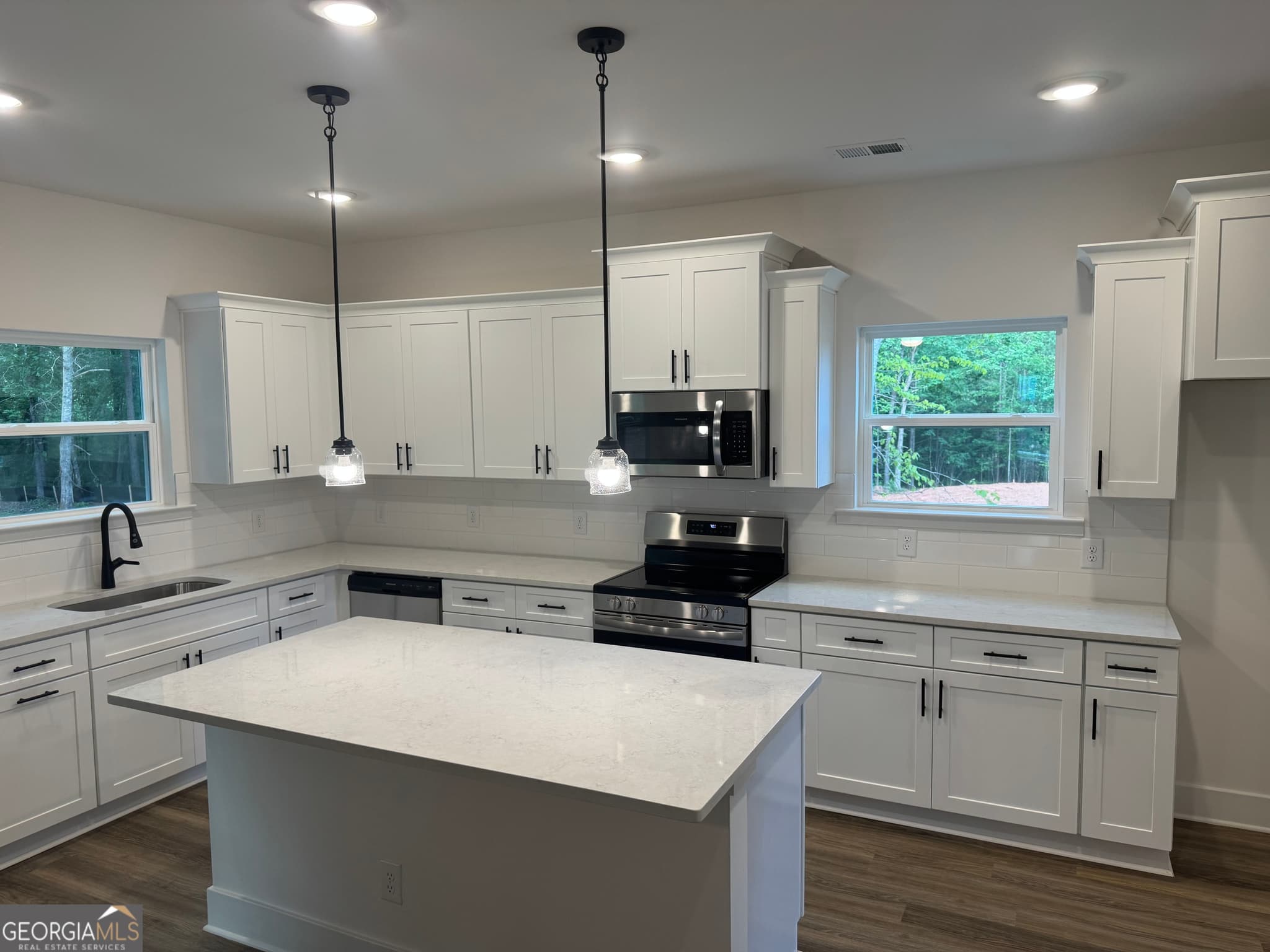5 bedroom, 3.5 bathroom, 2,628 sq ft single family residence for sale at 181 Blackberry Court, Pendergrass, GA 30567 — photo 10