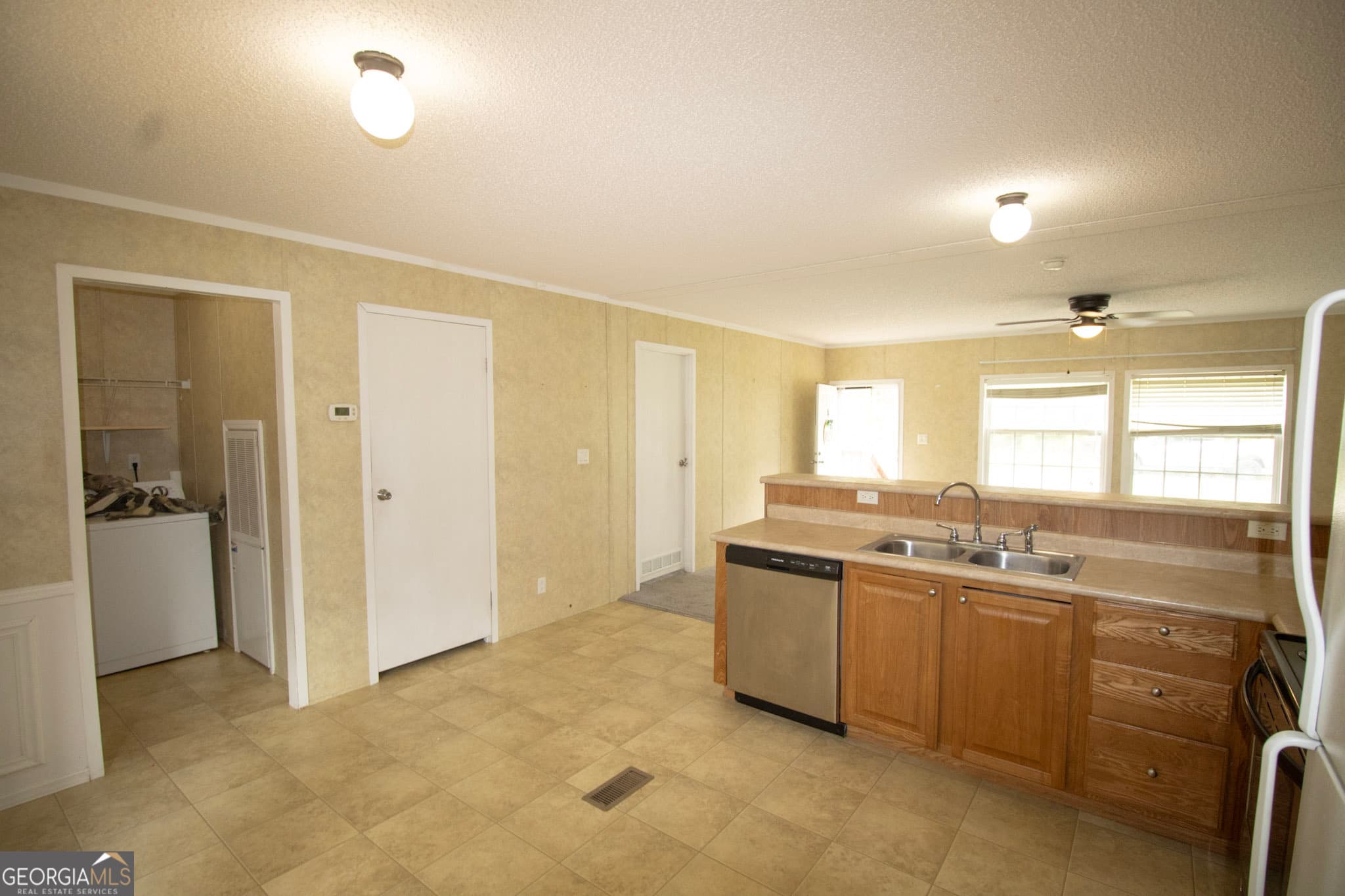 3 bedroom, 2 bathroom, 1,344 sq ft manufactured home,single family residence for rent at 1776 Zettwell Road, Statesboro, GA 30461 for $1,475 a month — photo 6