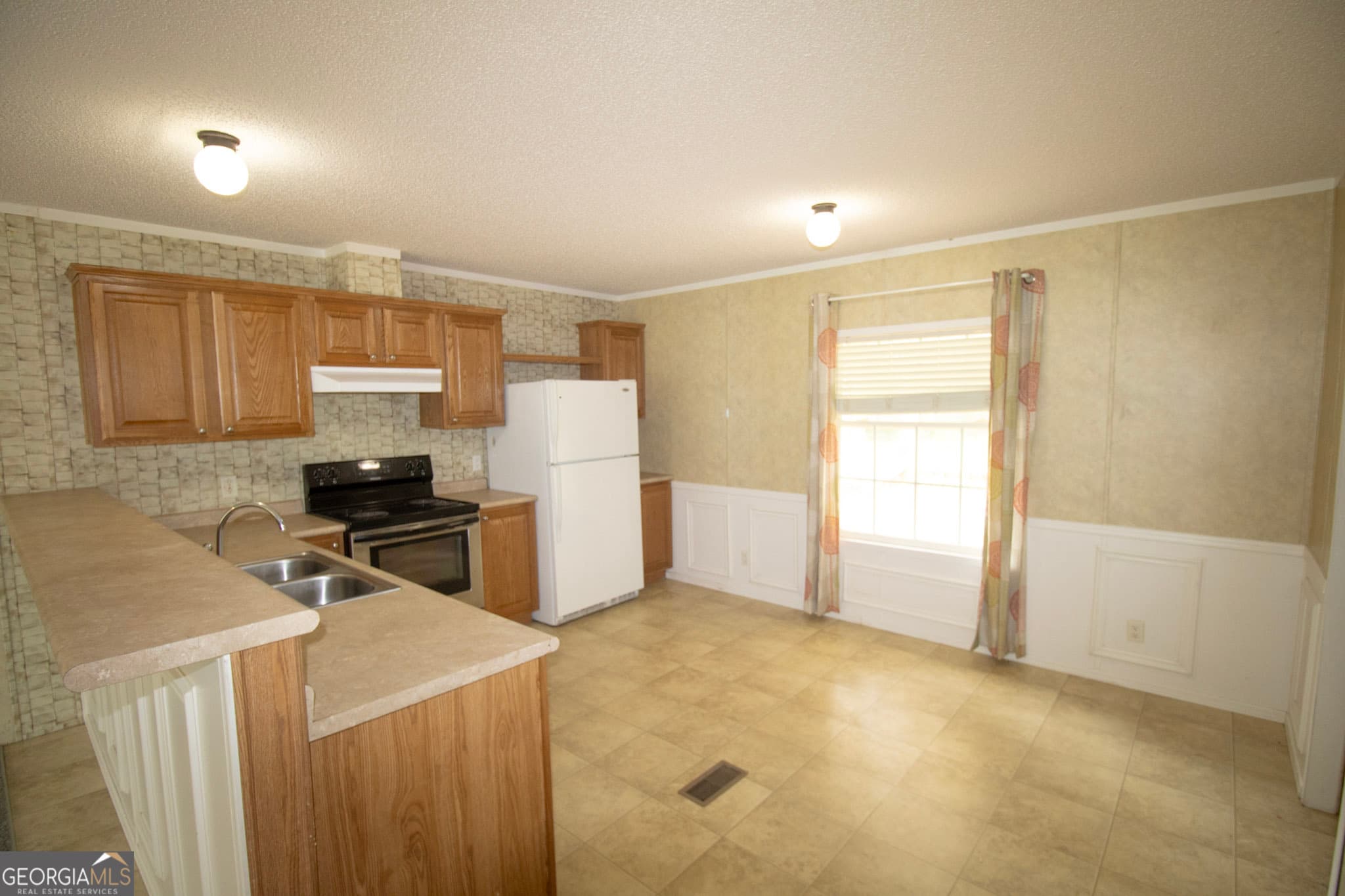 3 bedroom, 2 bathroom, 1,344 sq ft manufactured home,single family residence for rent at 1776 Zettwell Road, Statesboro, GA 30461 for $1,475 a month — photo 5
