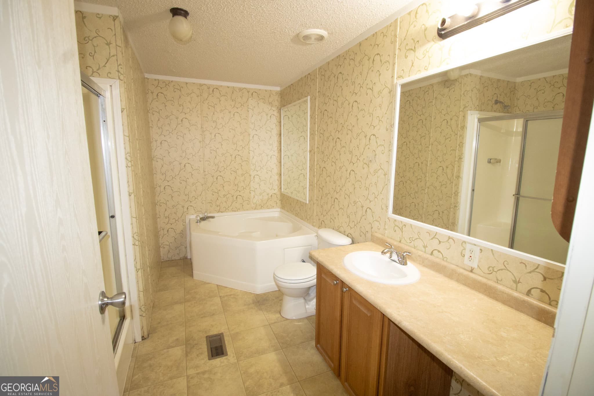 3 bedroom, 2 bathroom, 1,344 sq ft manufactured home,single family residence for rent at 1776 Zettwell Road, Statesboro, GA 30461 for $1,475 a month — photo 10