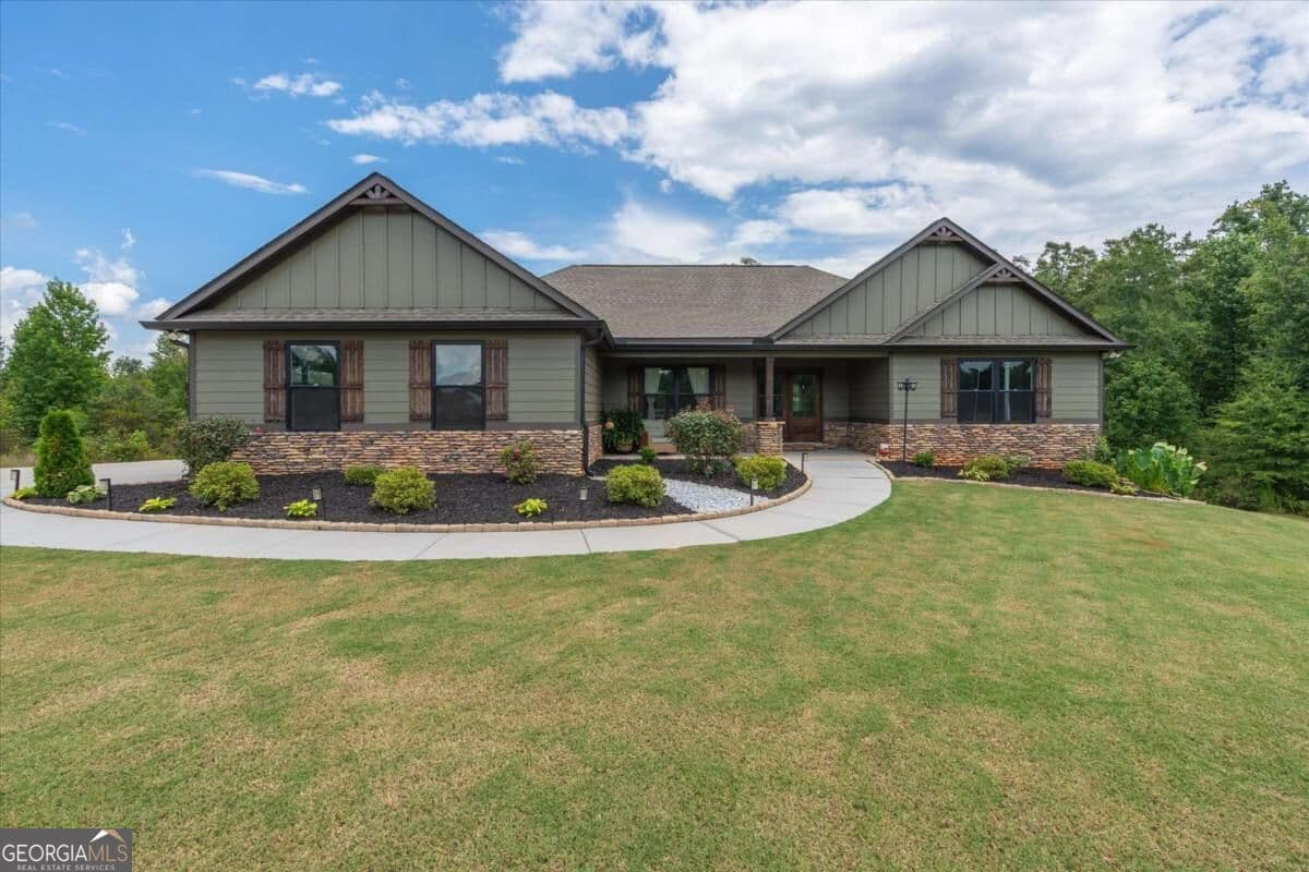 5 bedroom, 3 bathroom, 3,792 sq ft single family residence for sale at 441 Lovell Road, Temple, GA 30179 — photo 2