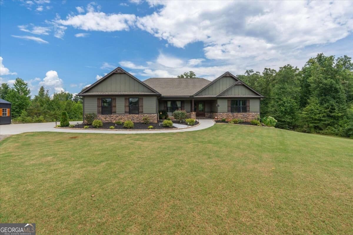 5 bedroom, 3 bathroom, 3,792 sq ft single family residence for sale at 441 Lovell Road, Temple, GA 30179 — photo 3