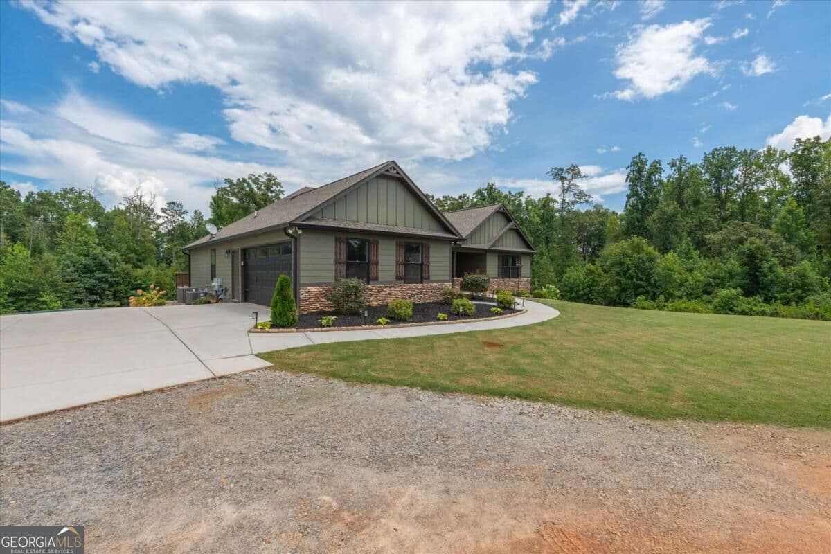 5 bedroom, 3 bathroom, 3,792 sq ft single family residence for sale at 441 Lovell Road, Temple, GA 30179 — photo 4