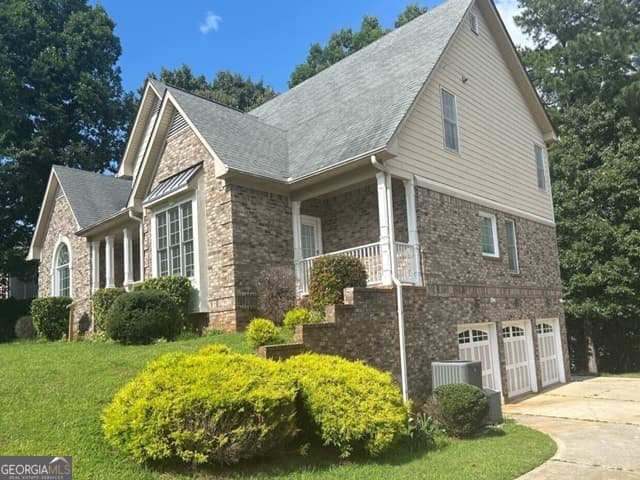4 bedroom, 3.5 bathroom, 3,404 sq ft single family residence for sale at 5621 Shamrock Lane, Douglasville, GA 30135 — photo 2
