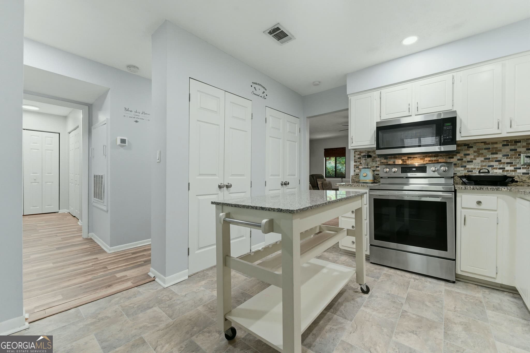 2 bedroom, 2 bathroom, 1,209 sq ft condominium for sale at 2893 Torreya Way, Marietta, GA 30067 — photo 3