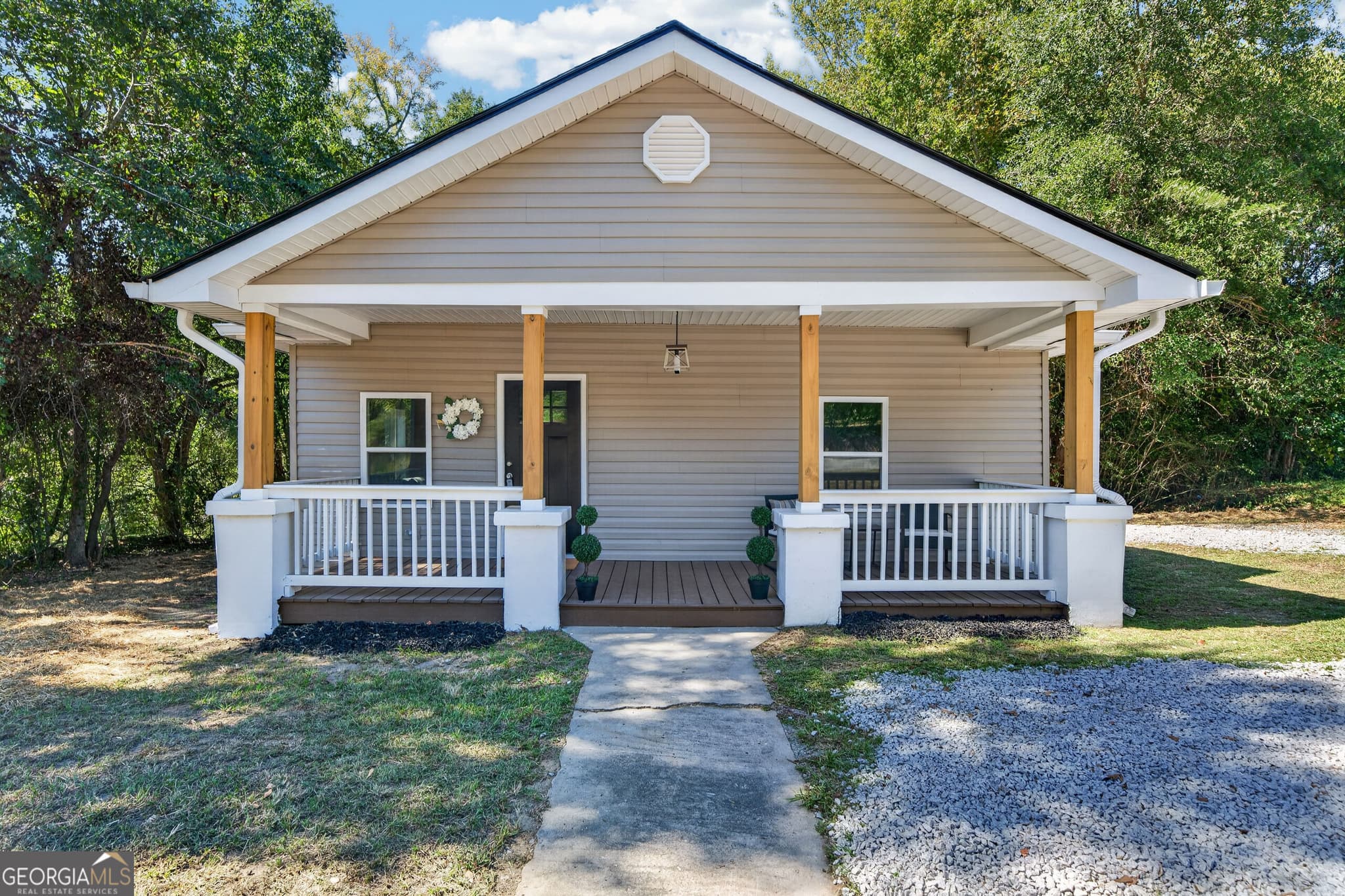 2 bedroom, 2 bathroom, 1,048 sq ft single family residence for sale at 2245 Irwinton Road, Milledgeville, GA 31061