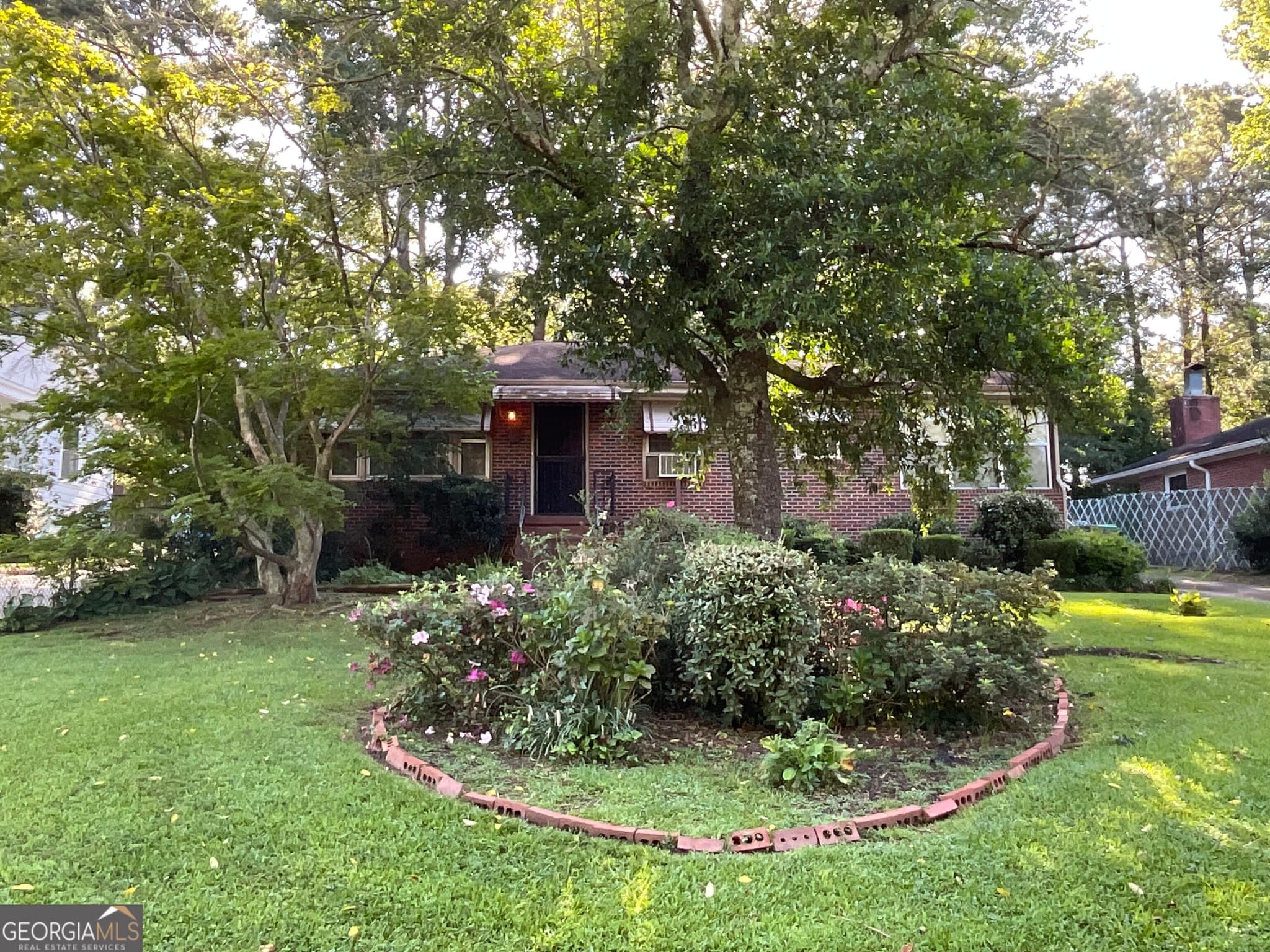 2 bedroom, 1 bathroom, 1,008 sq ft single family residence for sale at 2086 SE Edgemore Drive, Atlanta, GA 30316 — photo 3