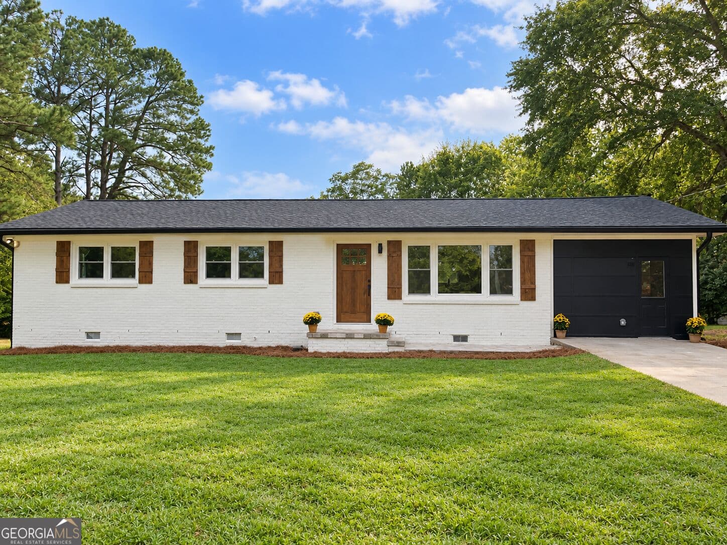 3 bedroom, 2 bathroom, 1,400 sq ft single family residence for sale at 631 W Hightower Trail, Social Circle, GA 30025