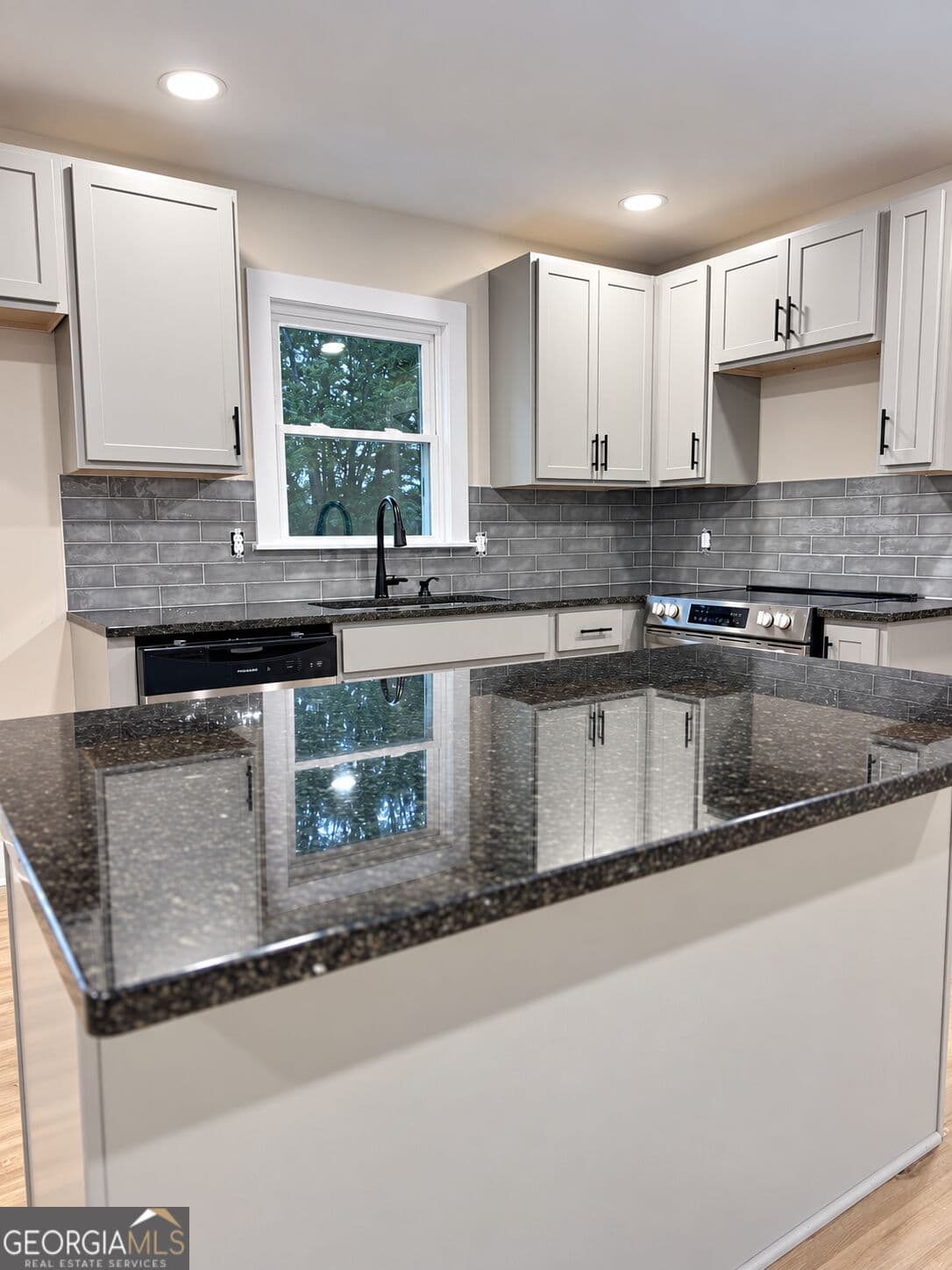 3 bedroom, 2 bathroom, 1,400 sq ft single family residence for sale at 631 W Hightower Trail, Social Circle, GA 30025 — photo 4