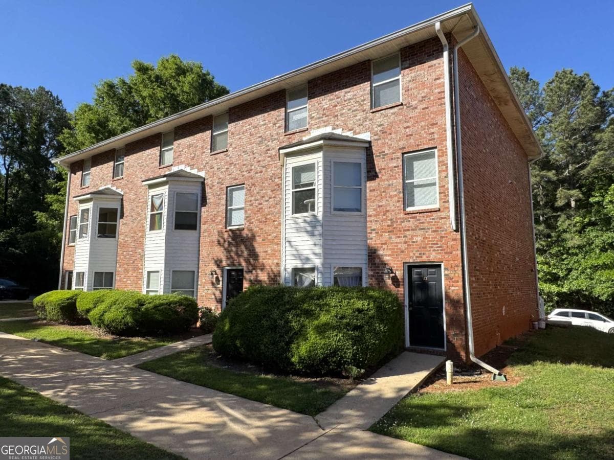 5 bedroom, 4 bathroom, 3,692 sq ft condominium for sale at 1850 Cedar Shoals Drive A3, Athens, GA 30605 — photo 1 of 26