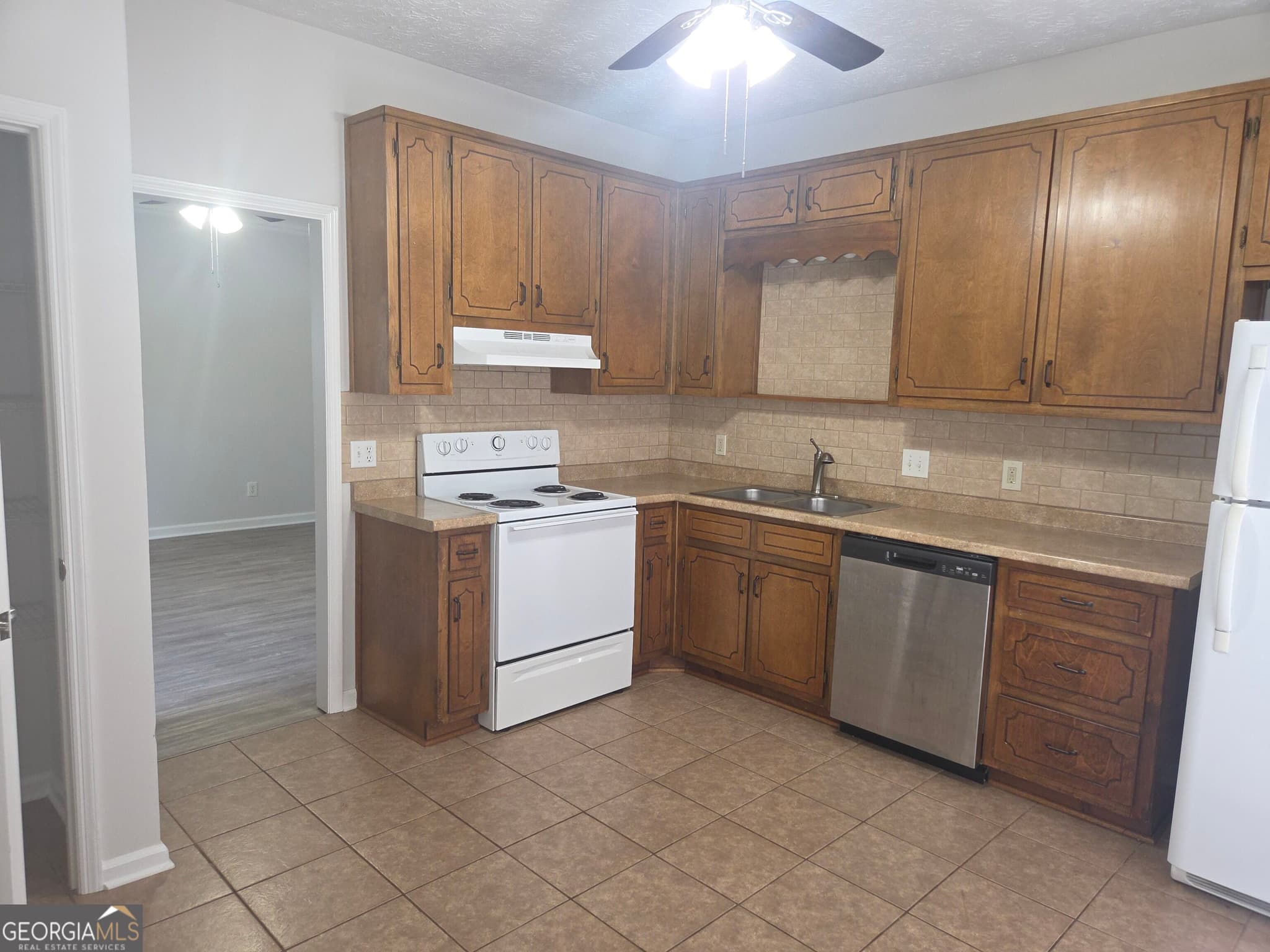 2 bedroom, 2 bathroom, 1,183 sq ft quadruplex for rent at 891 Park Place, Conyers, GA 30012 for $1,500 a month — photo 3