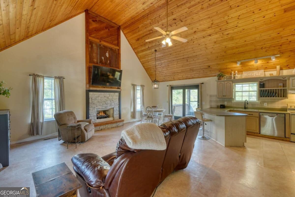 4 bedroom, 3.5 bathroom, 2,280 sq ft single family residence for sale at 6744 Woodlake Circle, Young Harris, GA 30582 — photo 9