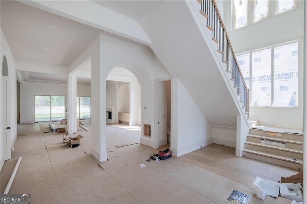 5 bedroom, 5.5 bathroom, 5,023 sq ft single family residence for sale at 305 Hook Street, Alpharetta, GA 30009 — photo 4