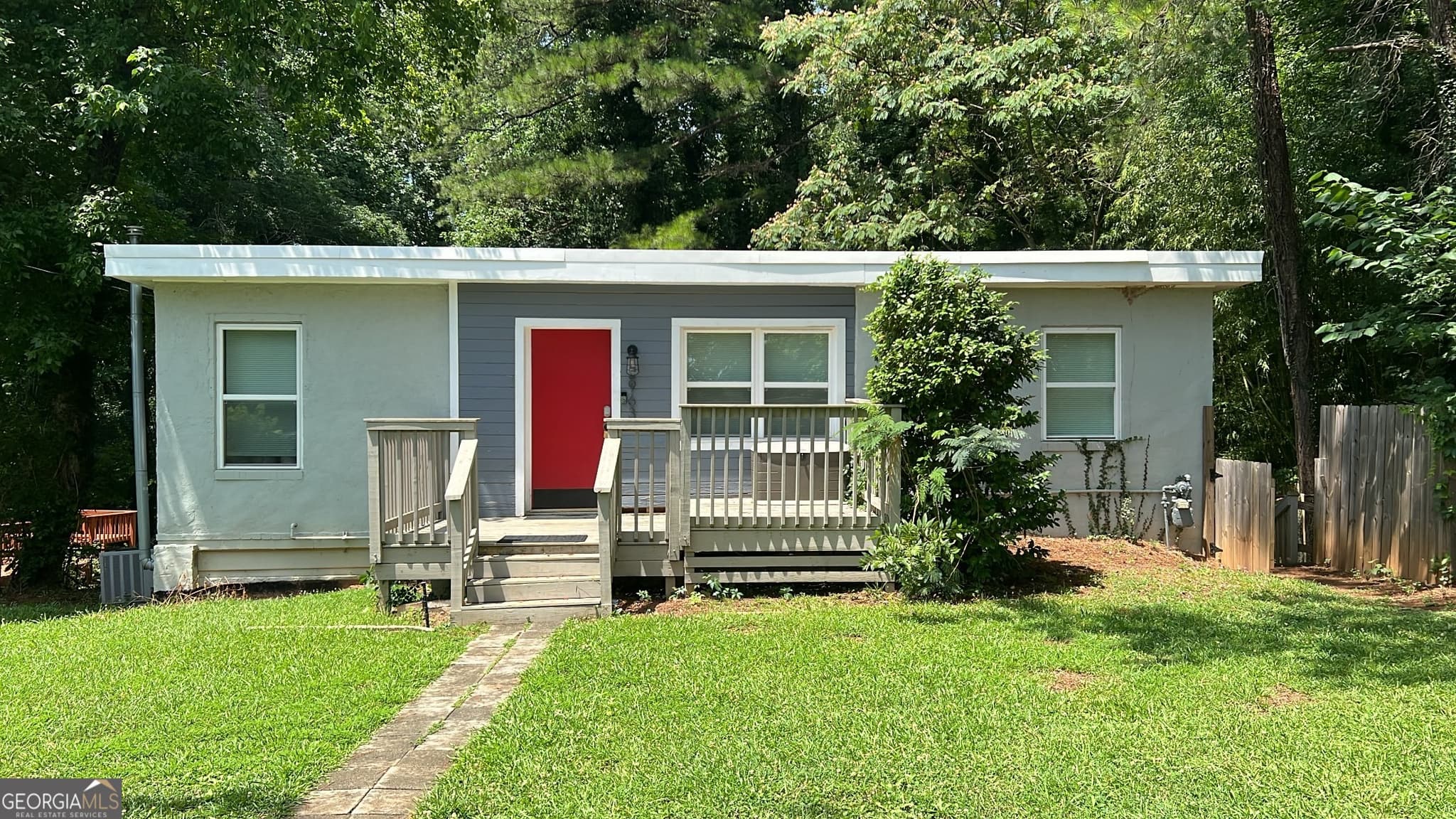 3 bedroom, 2 bathroom, 1,400 sq ft single family residence for sale at 2963 Redwine Road, East Point, GA 30344 — photo 2